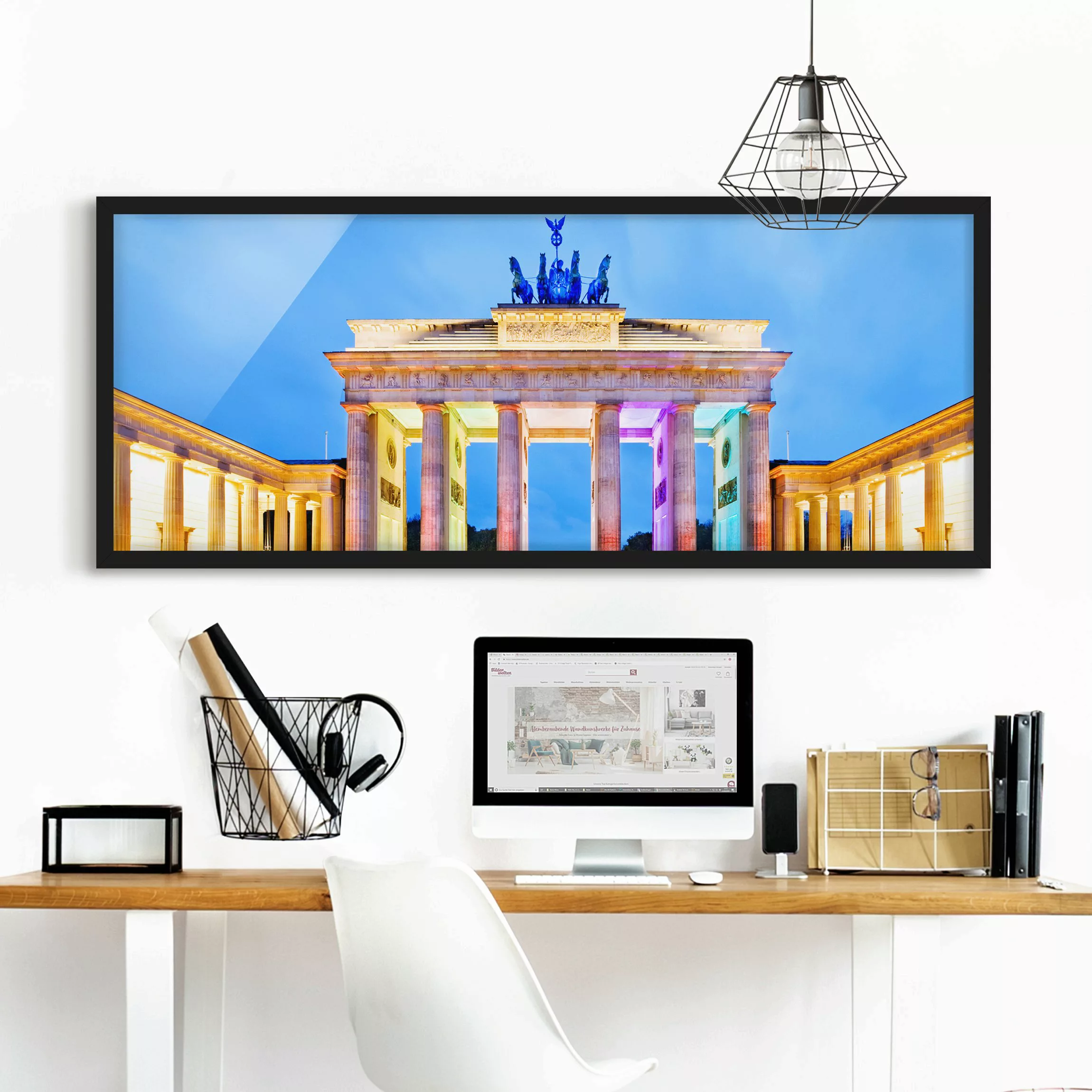 Bild mit Rahmen Architektur & Skyline - Panorama Erleuchtetes Brandenburger günstig online kaufen