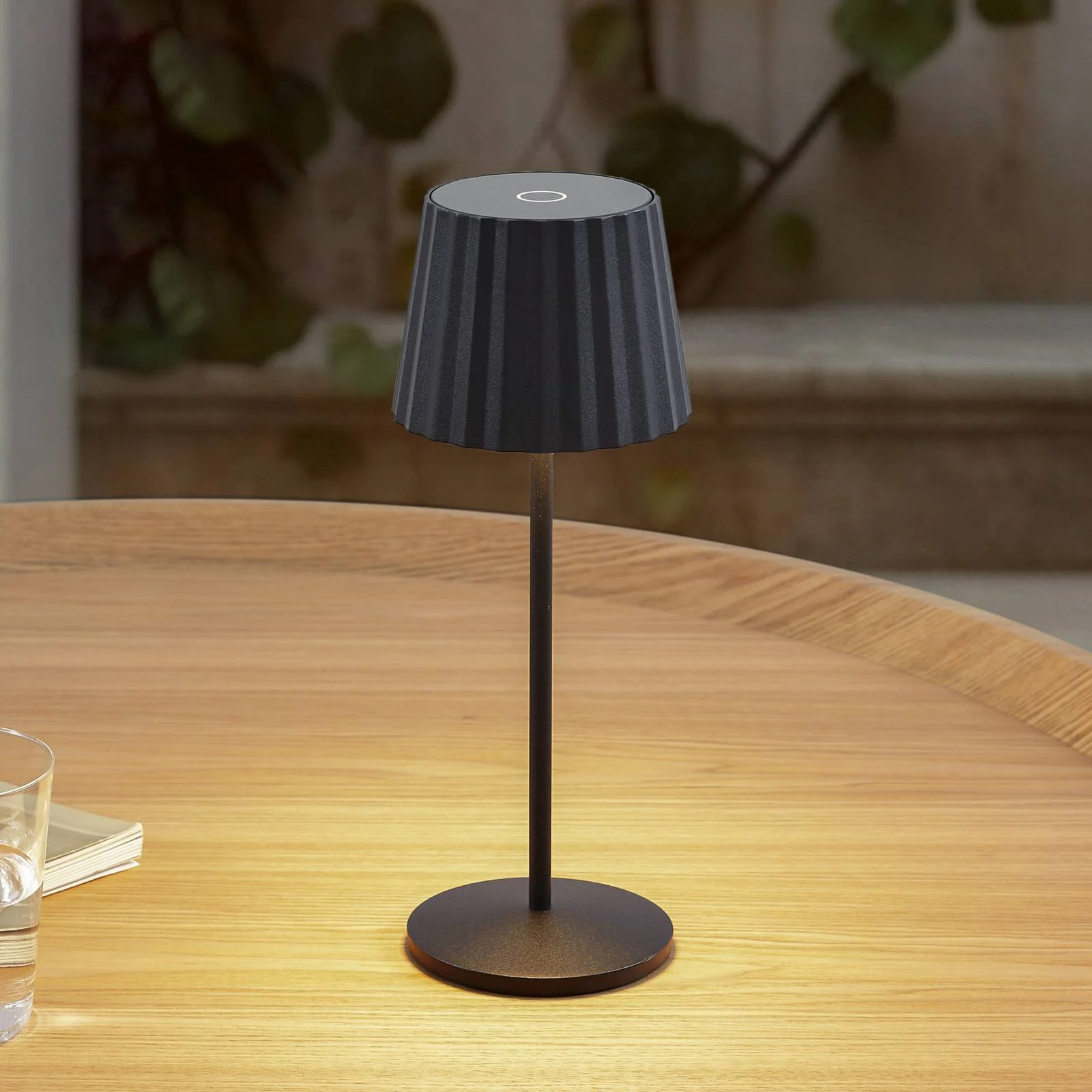 Lindby LED-Akku-Tischleuchte Esali, schwarz, Metall, IP65 günstig online kaufen