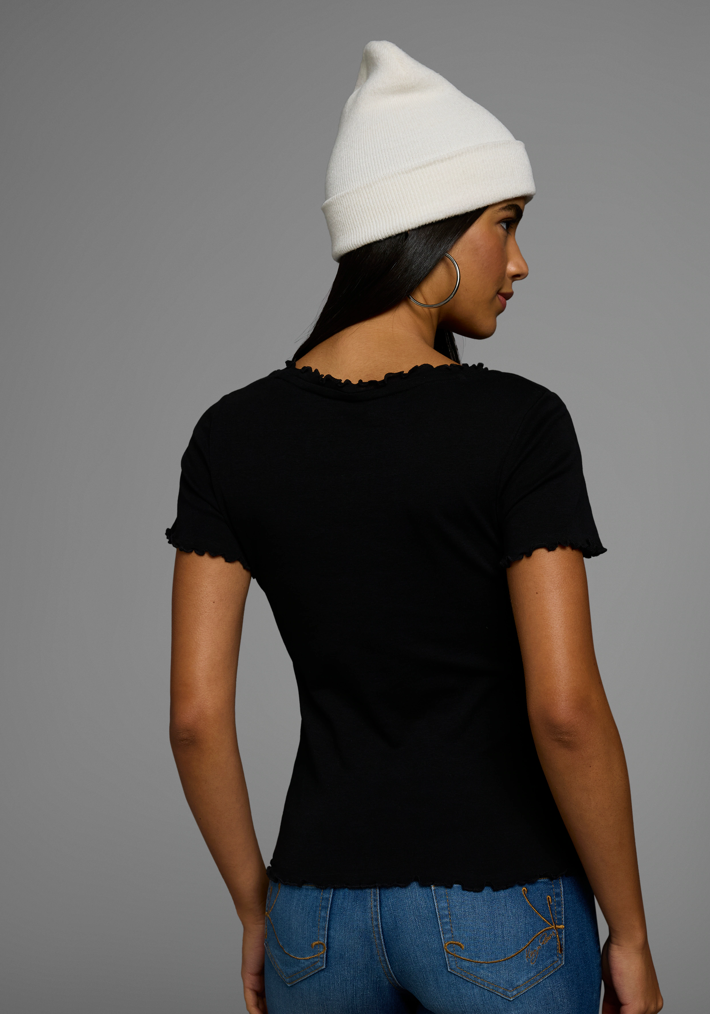 KangaROOS T-Shirt, mit Knopfleiste und verspieltem Rollsaum günstig online kaufen