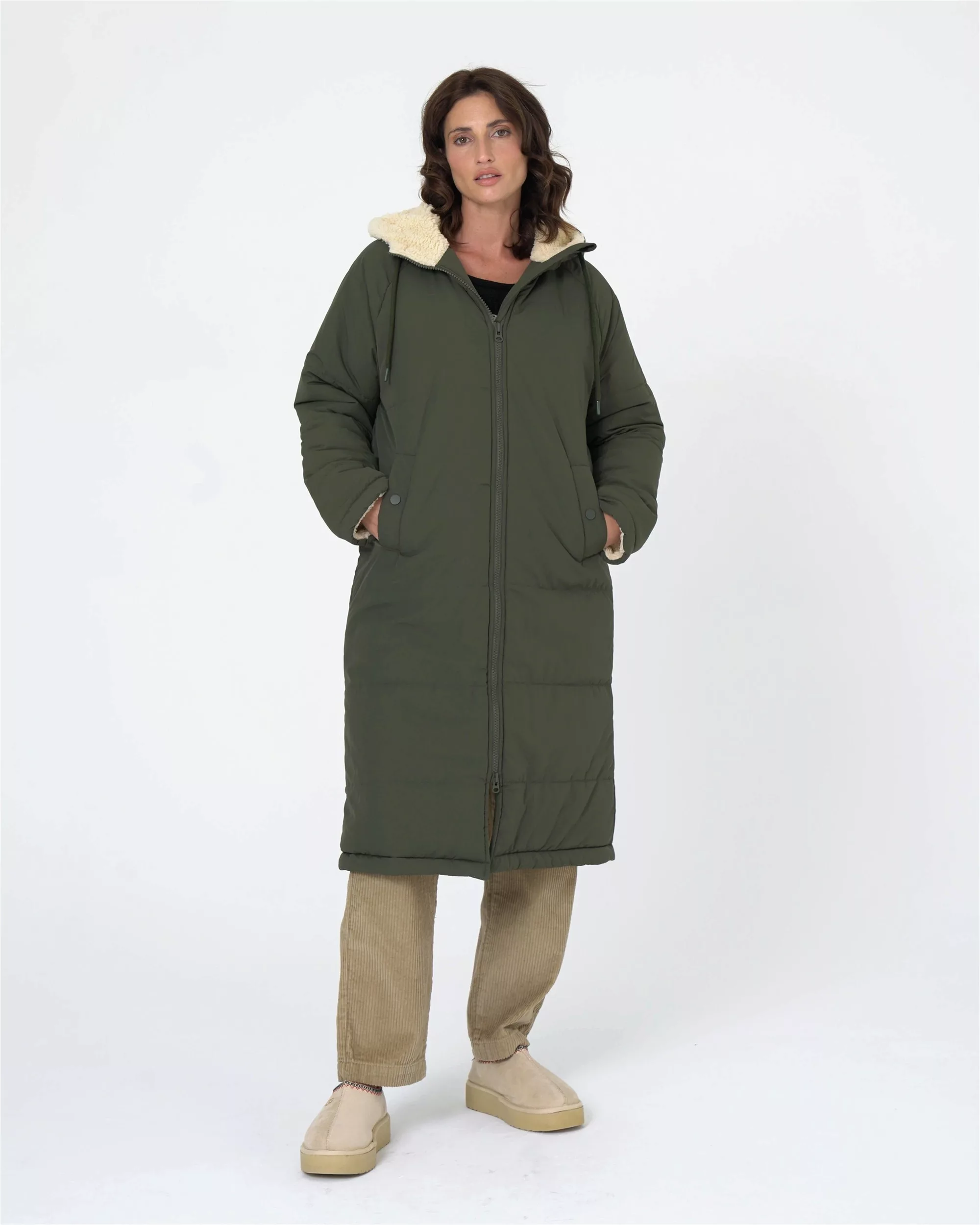freshlions Wintermantel "Emilia", (1 tlg.), mit großer, verstellbarer Kapuz günstig online kaufen