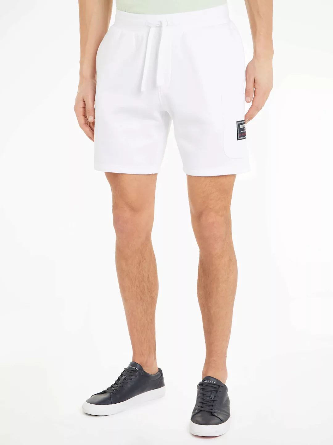 Tommy Hilfiger Sweatshorts "FLAG LOGO BADGE SWEATSHORTS", Mit Tasche an der günstig online kaufen