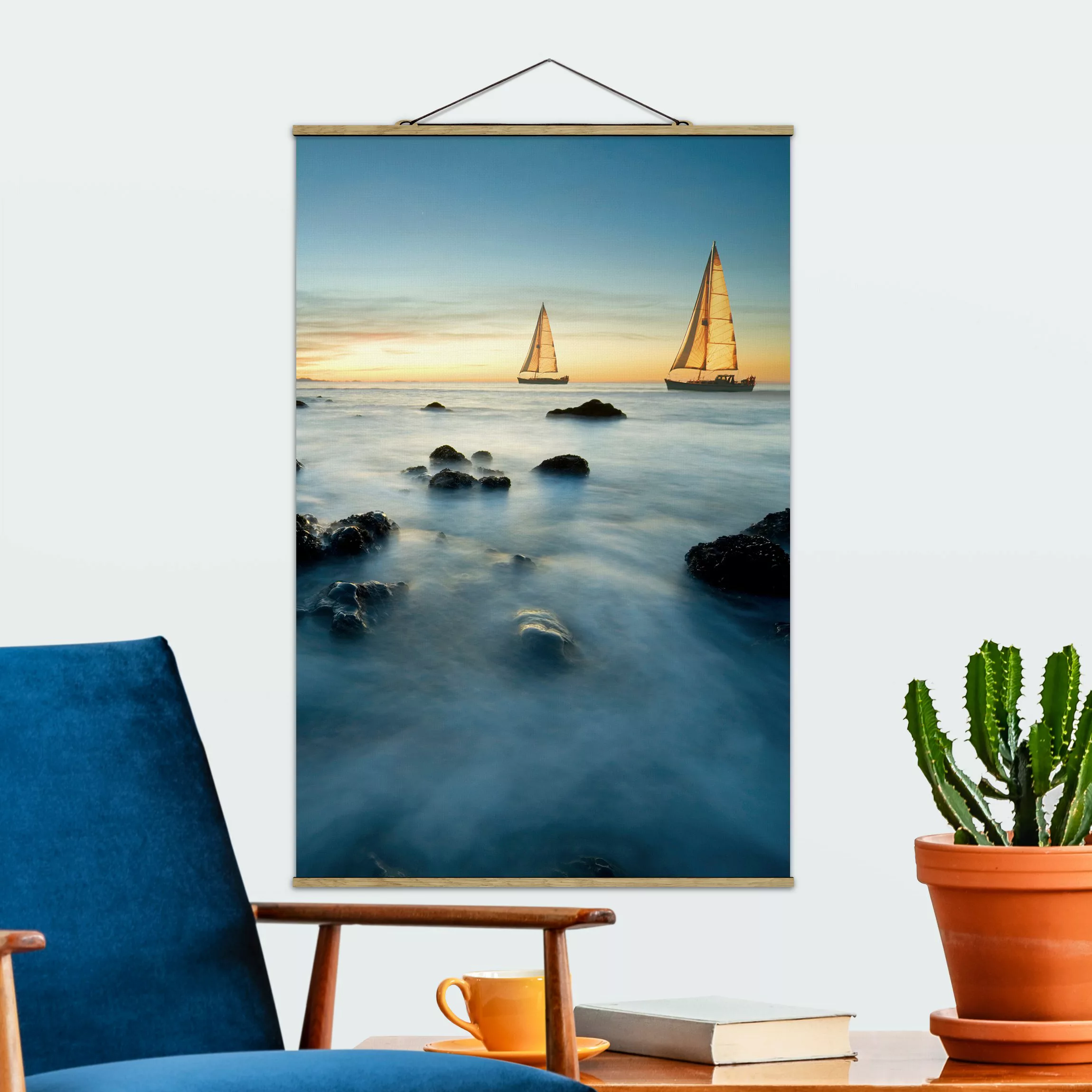 Stoffbild Strand mit Posterleisten - Hochformat Segelschiffe im Ozean günstig online kaufen