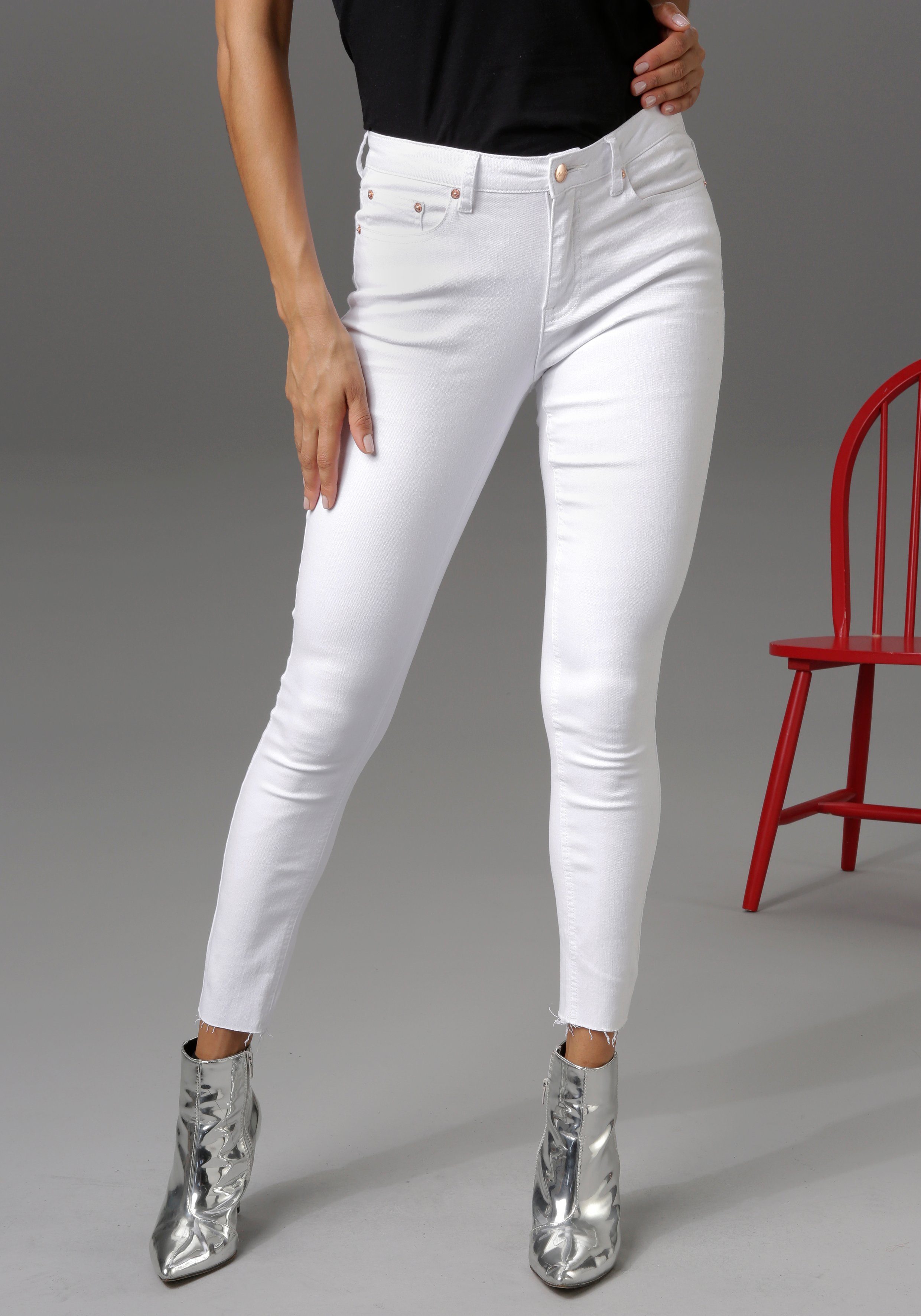 Aniston CASUAL Skinny-fit-Jeans, regular waist - mit ausgefransten Beinabsc günstig online kaufen