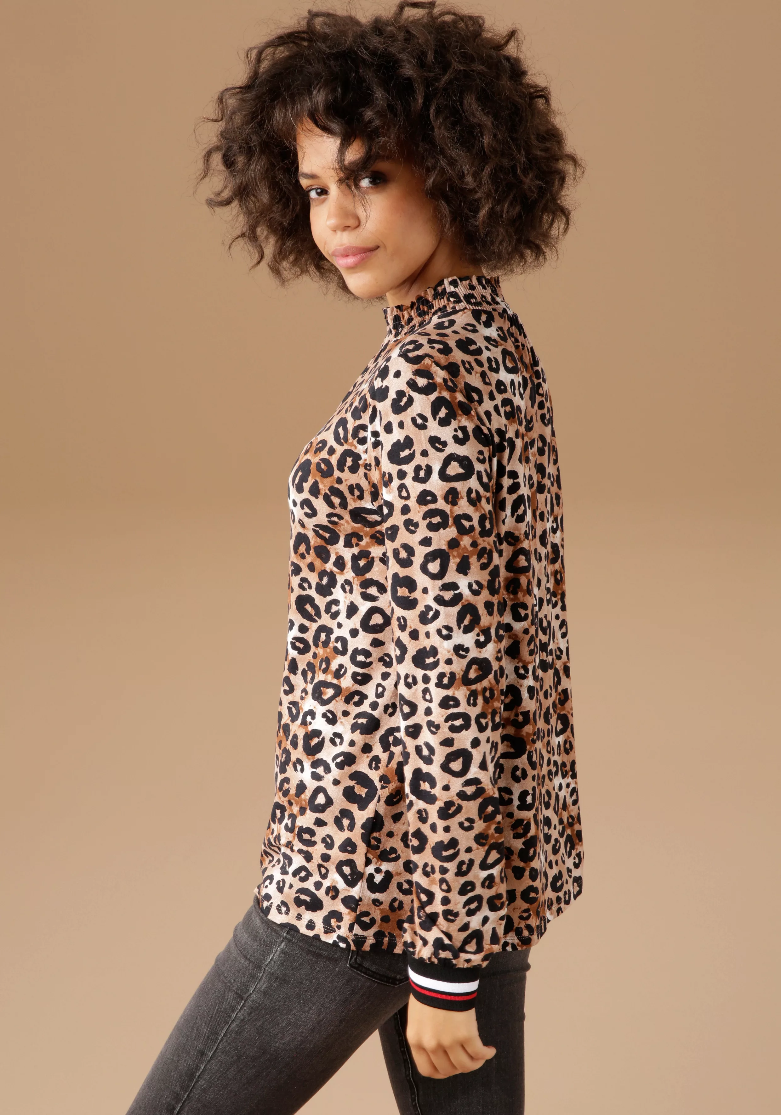 Aniston CASUAL Langarmshirt, mit trendigem Animal-Print und gestreiften Bün günstig online kaufen