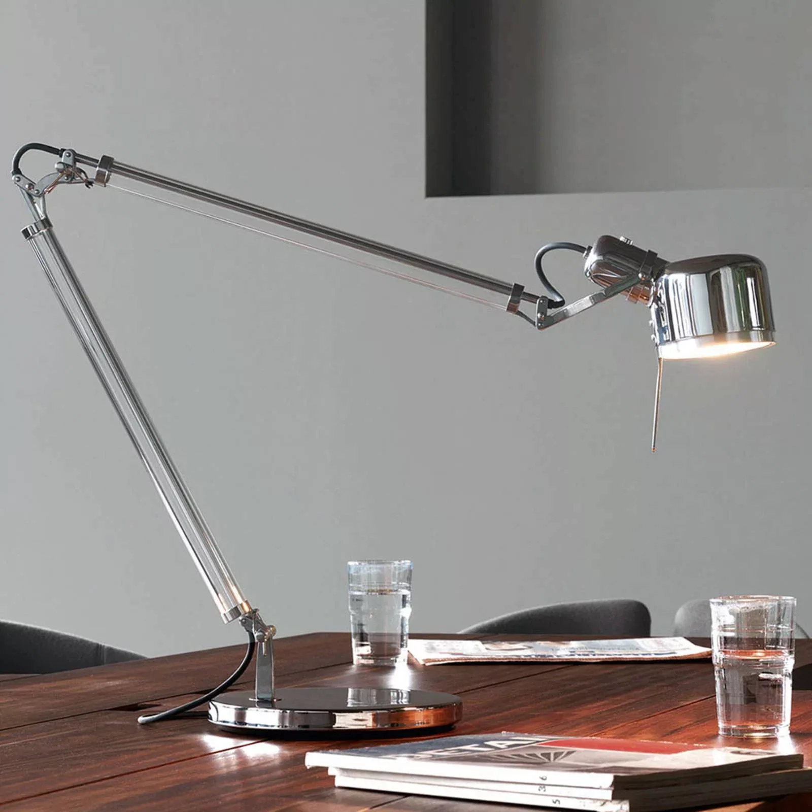 serien.lighting Job Table LED-Tischleuchte mit Fuß günstig online kaufen