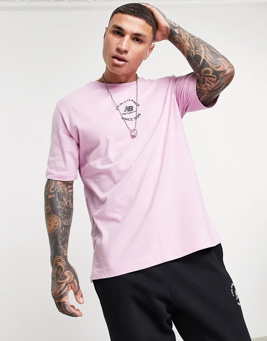 New Balance – T-Shirt in Pflaume mit „Life in Balance“-Print-Violett günstig online kaufen