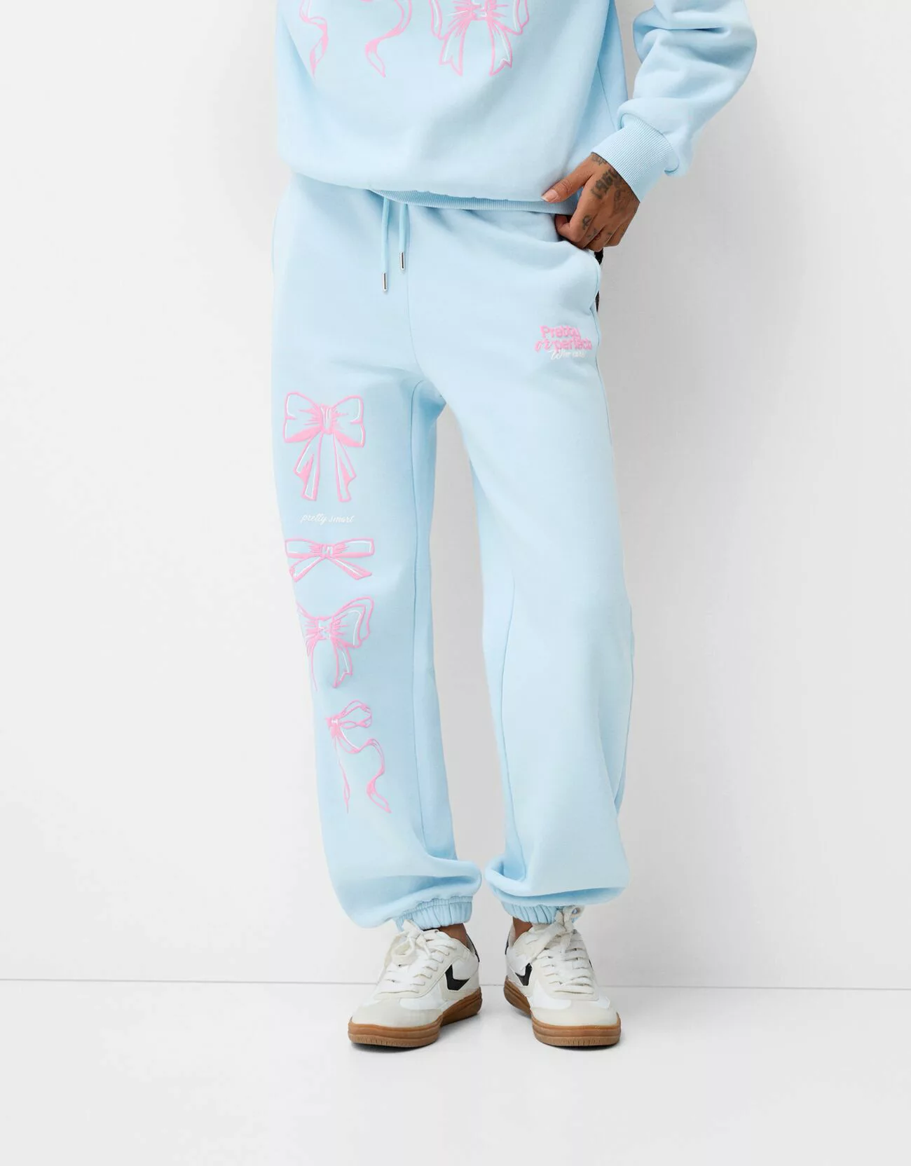 Bershka Joggerhose Mit Print Damen L Hellblau günstig online kaufen