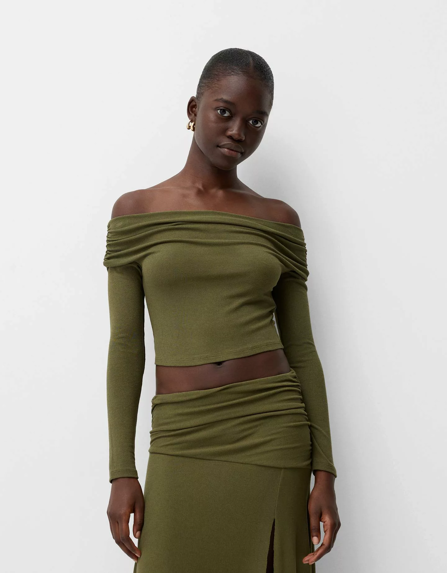 Bershka Pullover Mit Carmen-Ausschnitt Und Raffungen Damen L Khaki günstig online kaufen