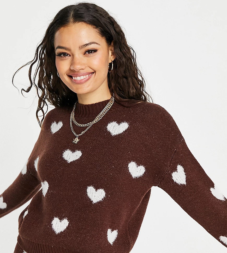Miss Selfridge Petite – Pullover in Schokoladenbraun mit Herzmuster günstig online kaufen