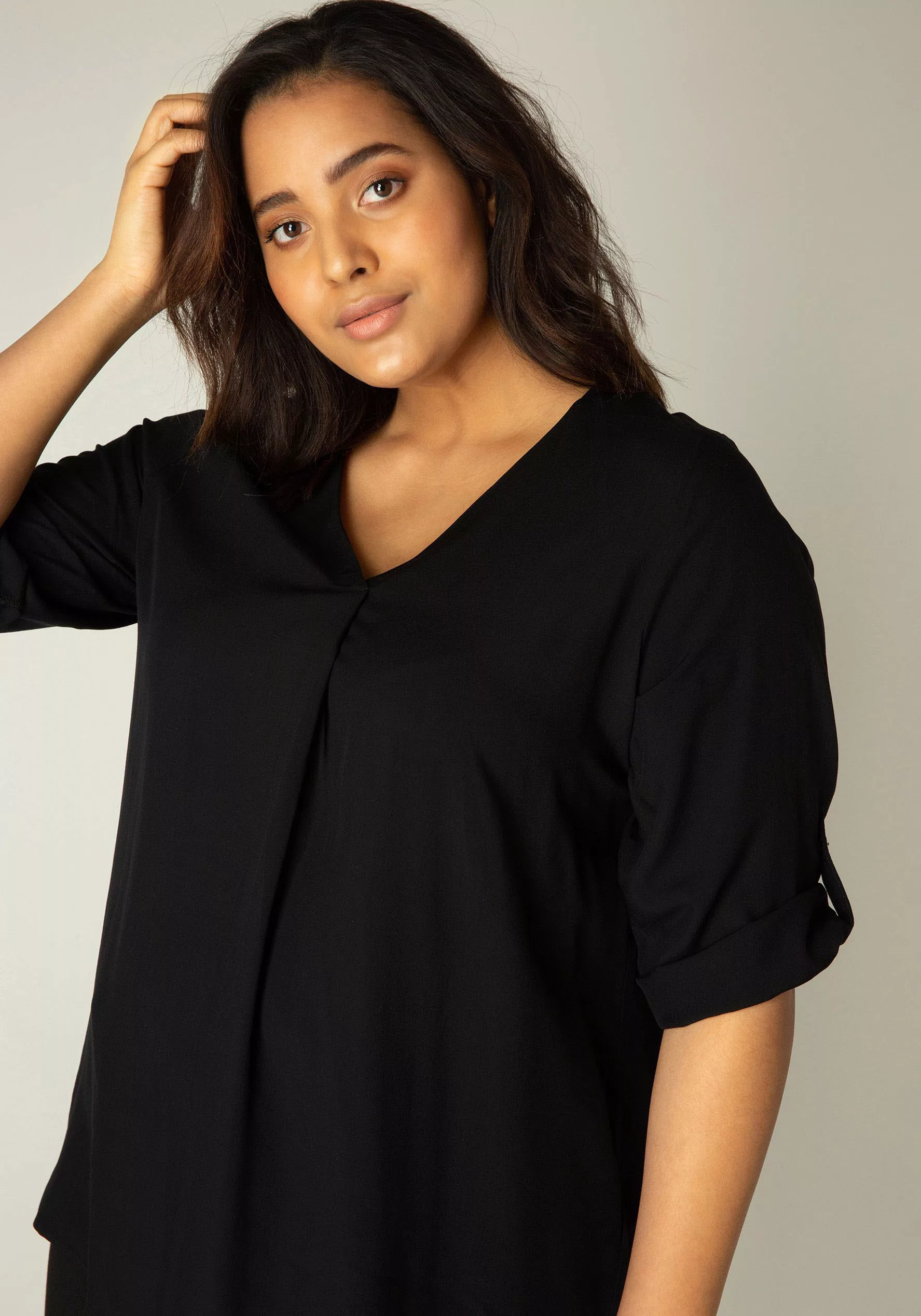 Base Level Curvy Shirtbluse Yanina mit V-Ausschnitt günstig online kaufen