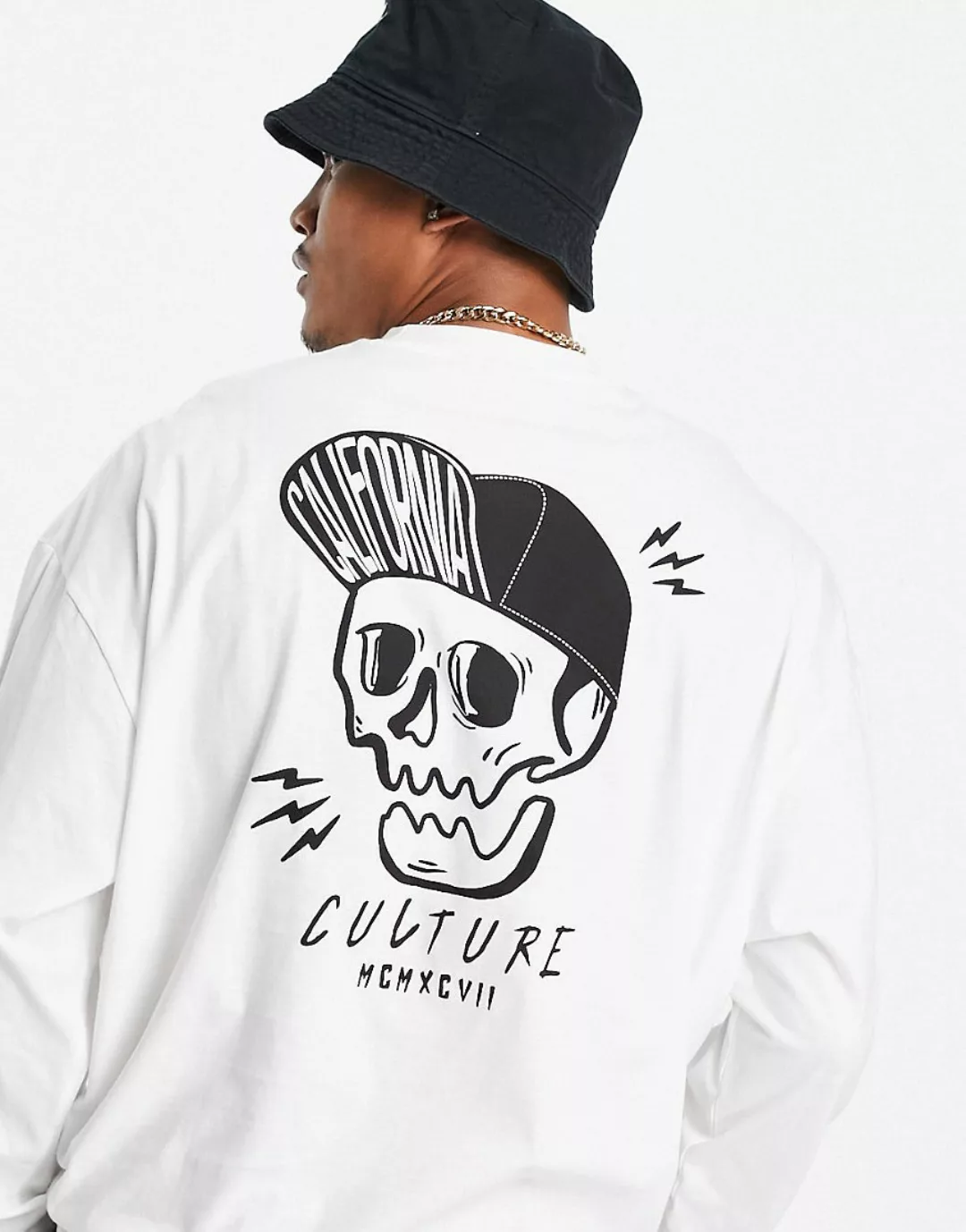 ASOS DESIGN – Langärmliges Oversize-Shirt aus Bio-Baumwolle in Weiß mit Tot günstig online kaufen