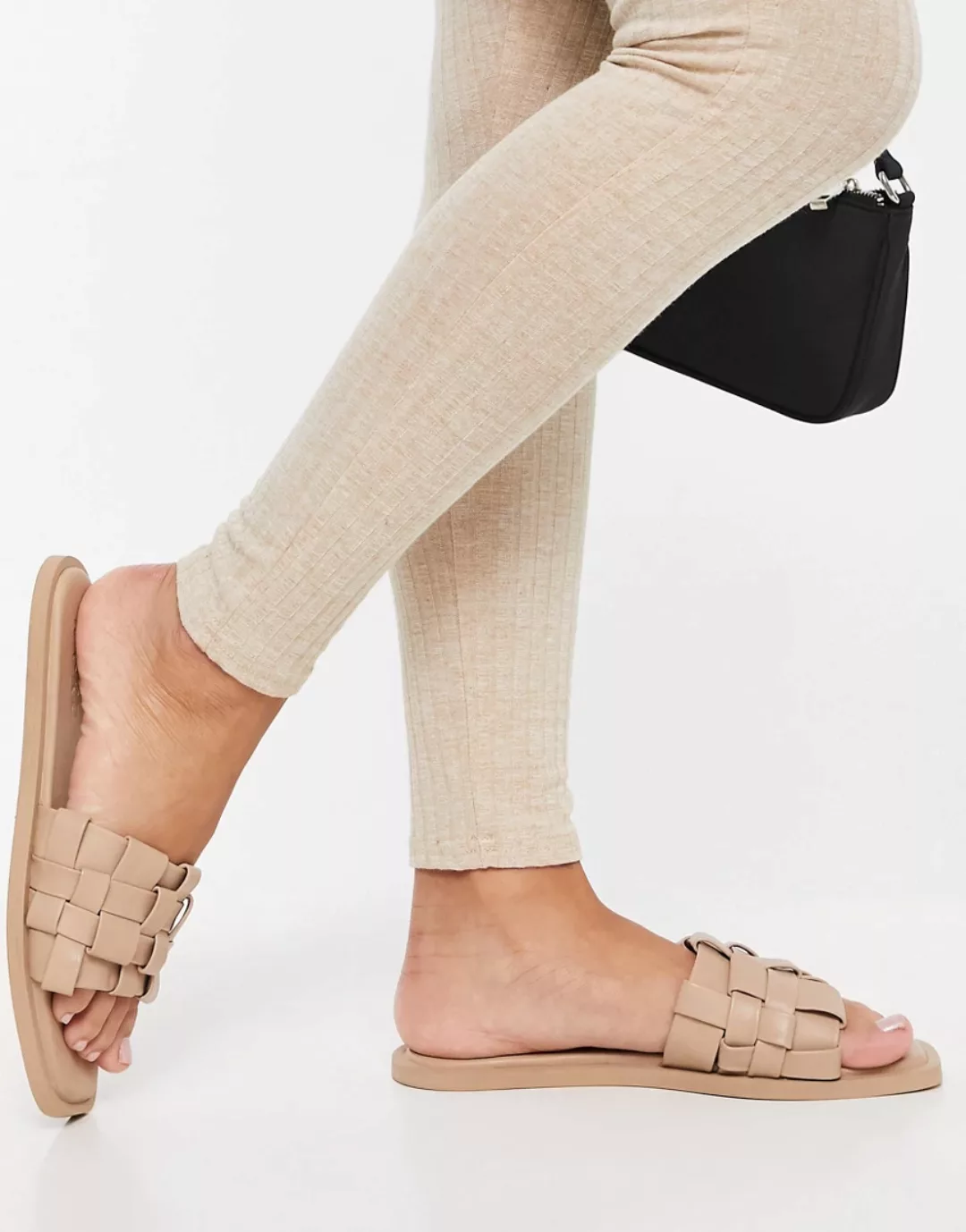 NA-KD – Flache Ledersandalen in Beige mit Flechtdesign-Neutral günstig online kaufen