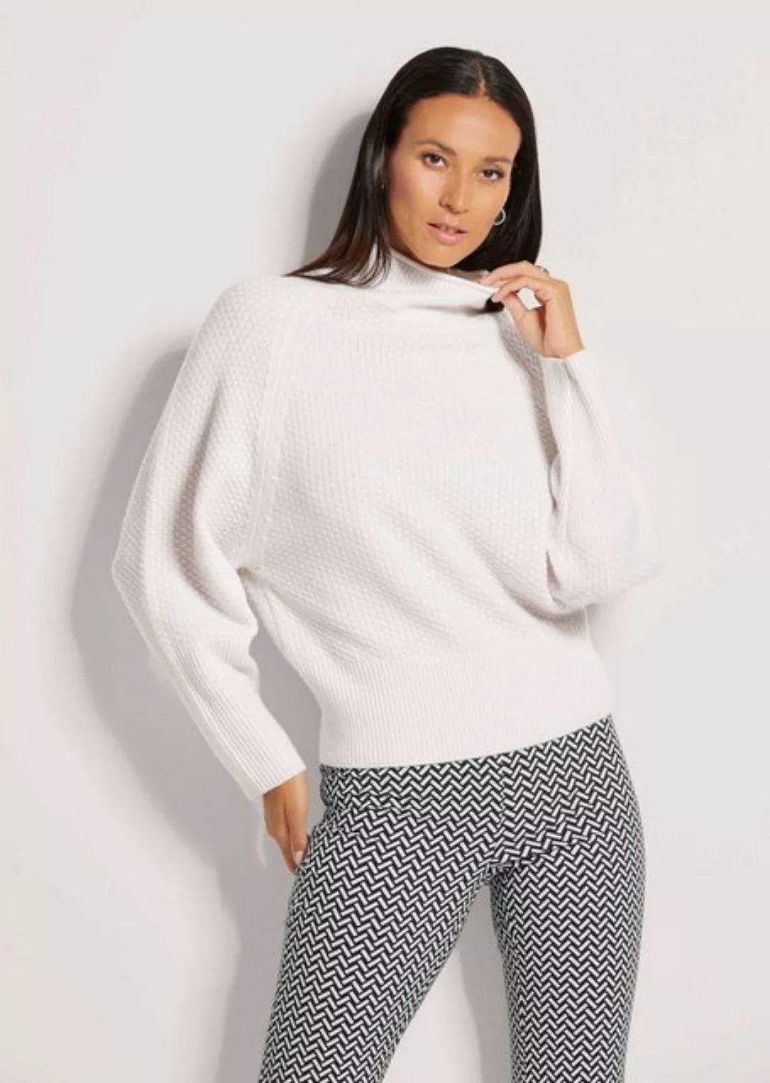 MADELEINE Strickpullover Stehkragen-Pullover mit Fledermausärmeln günstig online kaufen