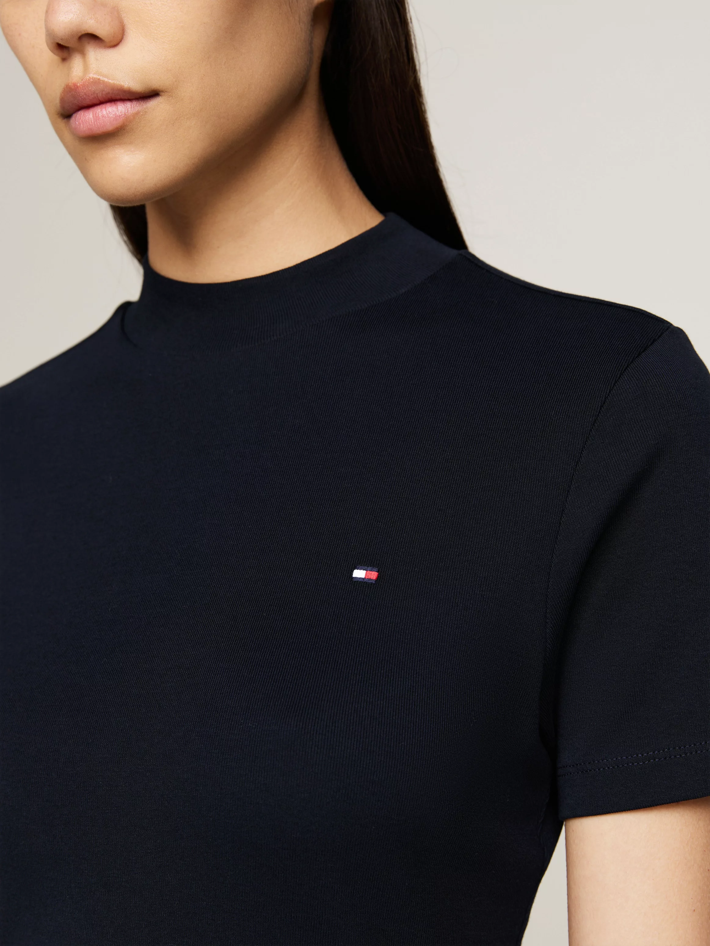 Tommy Hilfiger Stehkragenshirt NEW CODY SLIM CROP MOCK-NK mit Logostickerei günstig online kaufen