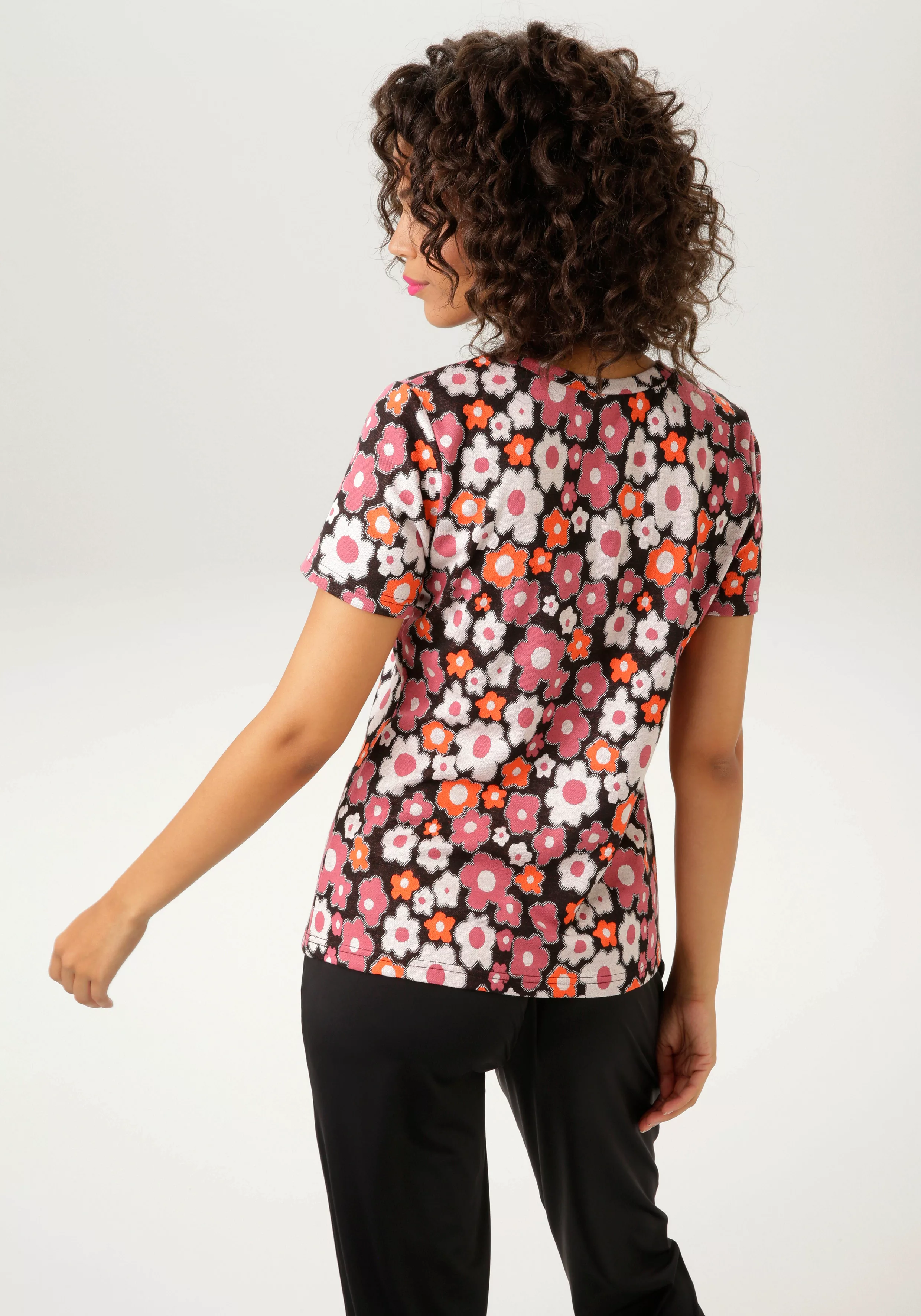 Aniston CASUAL T-Shirt, mit farbharmonischen Blumen - jedes Teil ein Unikat günstig online kaufen