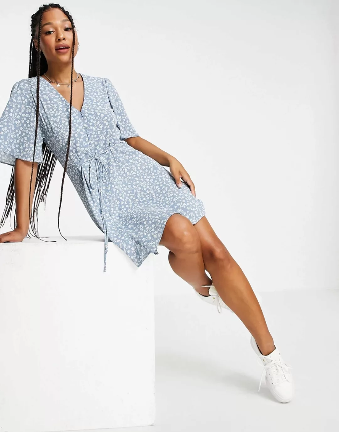 ASOS DESIGN – Durchgeknöpftes Mini-Freizeitkleid mit Rückenschnürung, Flüge günstig online kaufen