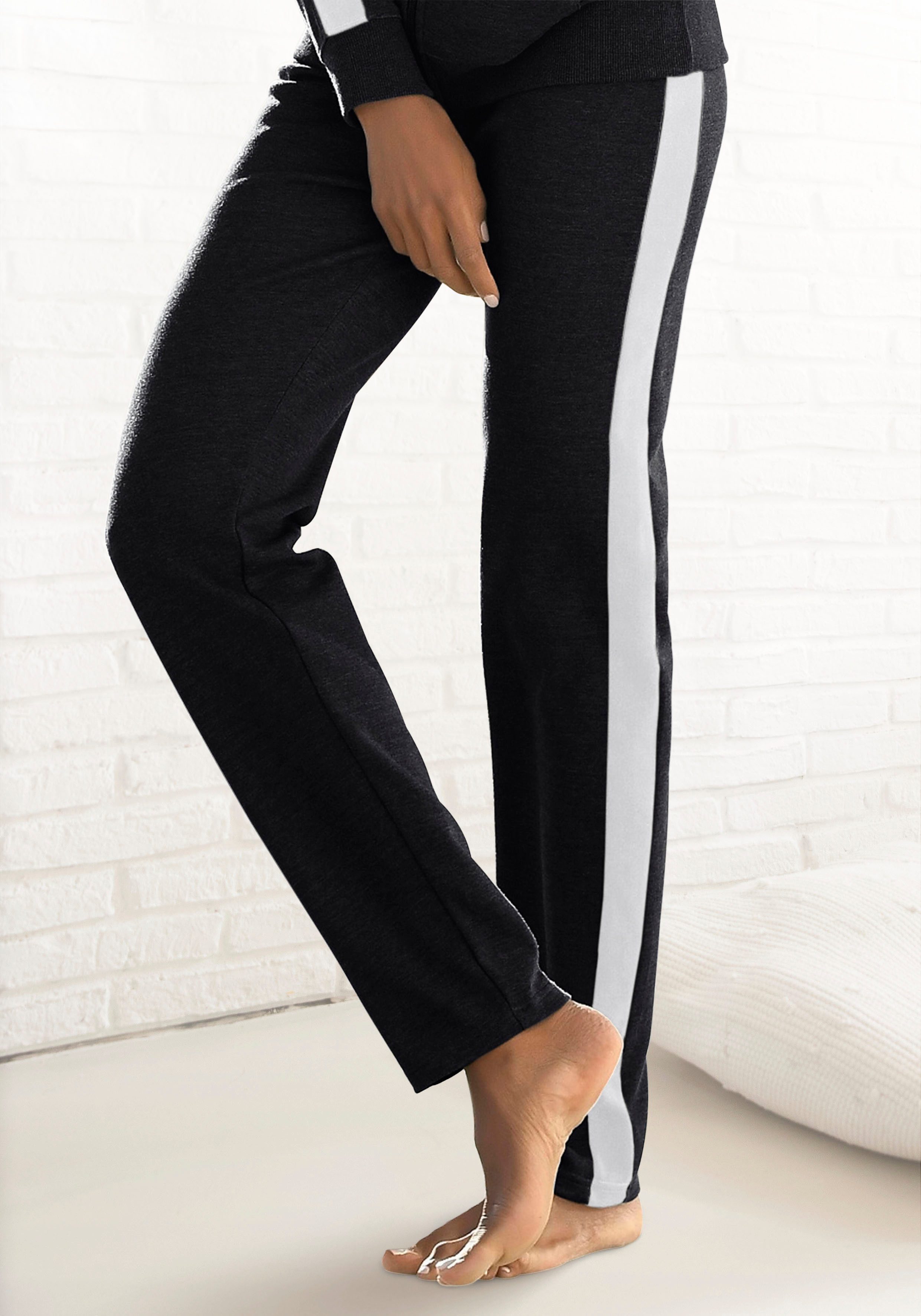 Bench. Loungewear Loungehose, mit Seitenstreifen und geradem Bein, Loungewe günstig online kaufen