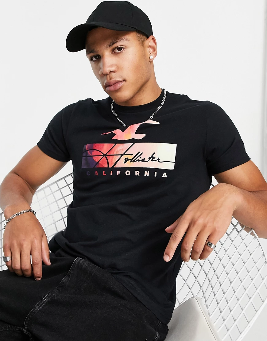 Hollister – T-Shirt in Schwarz mit Batikmuster-Logo günstig online kaufen