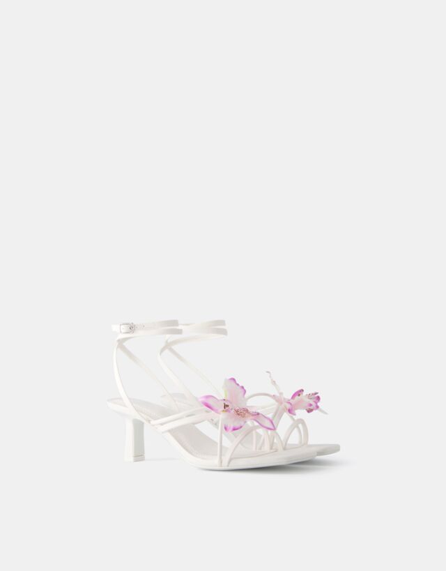 Bershka Sandalen Mit Kitten-Heels Und Blumendetail Damen 37 Weiss günstig online kaufen