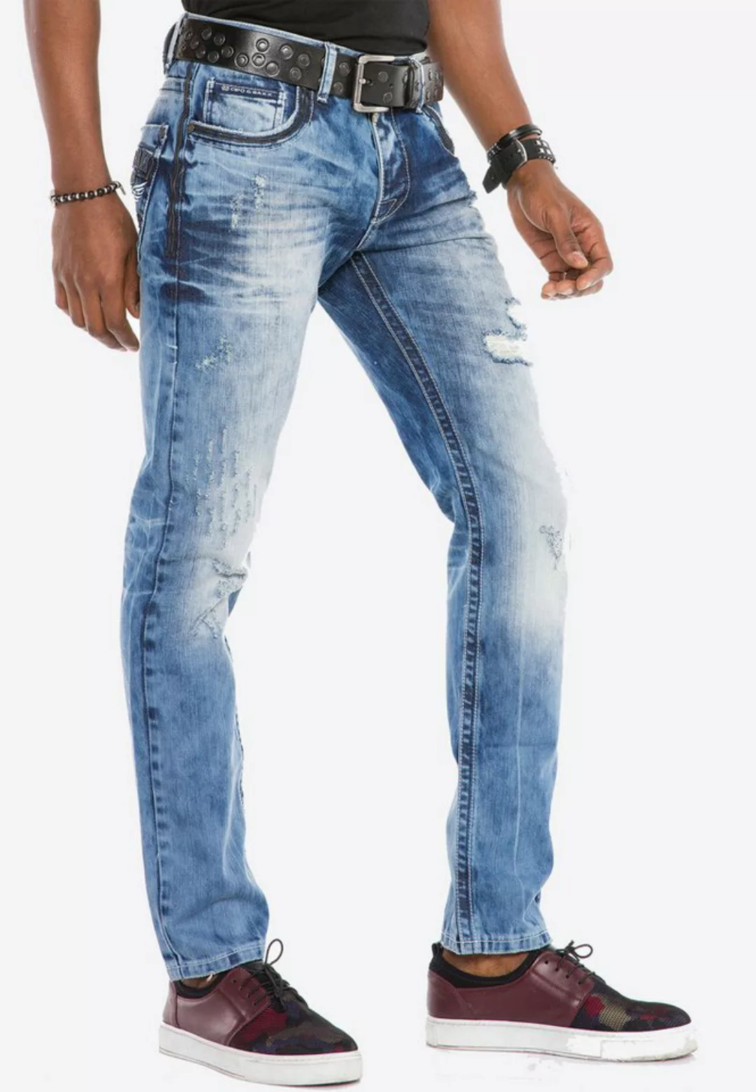 Cipo & Baxx Bequeme Jeans mit modischen Stickereien in Straight Fit günstig online kaufen