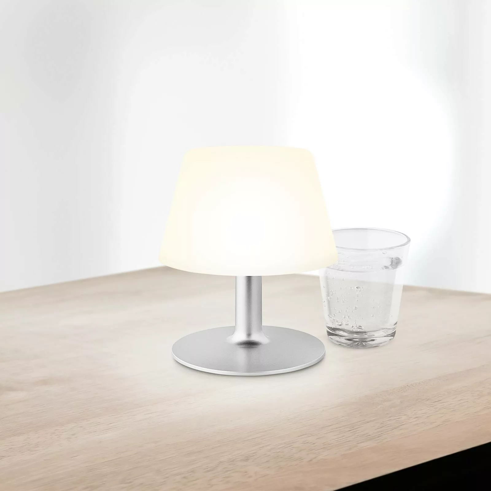Eva Solo - SunLight LED Solar-Tischleuchte - weiß, silber/Kunststoff/H x Ø günstig online kaufen