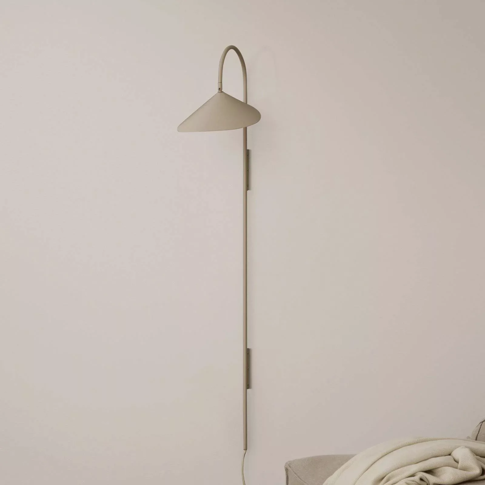 ferm LIVING Wandleuchte Arum Swivel Tall, beige, Stecker günstig online kaufen