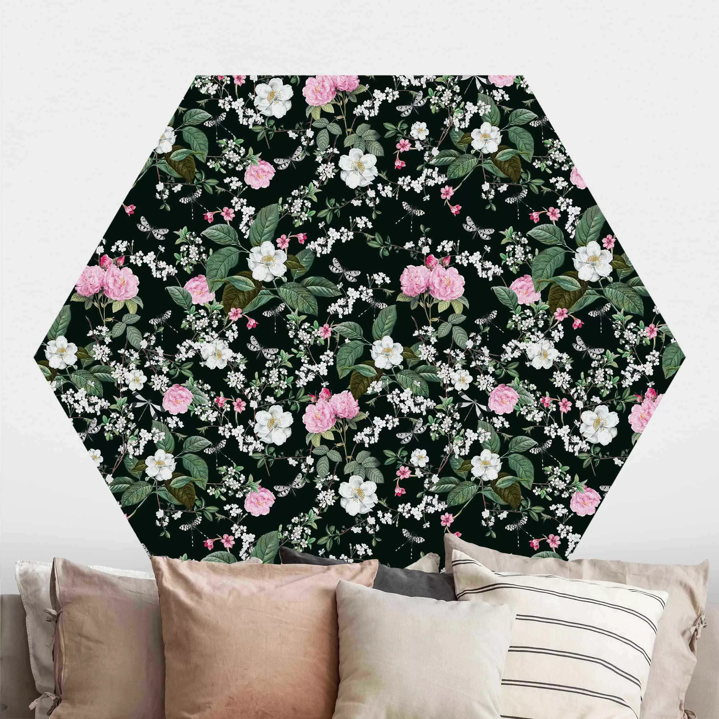 Hexagon Mustertapete selbstklebend Rosen und Schmetterlinge auf Dunkelgrün günstig online kaufen