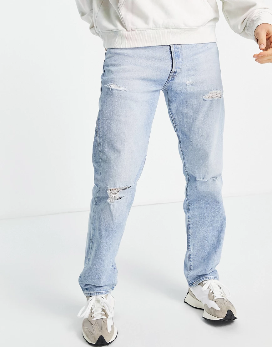 Levi's 501 – Jeans in hellblauer Waschung mit schmalem Schnitt und Rissen günstig online kaufen