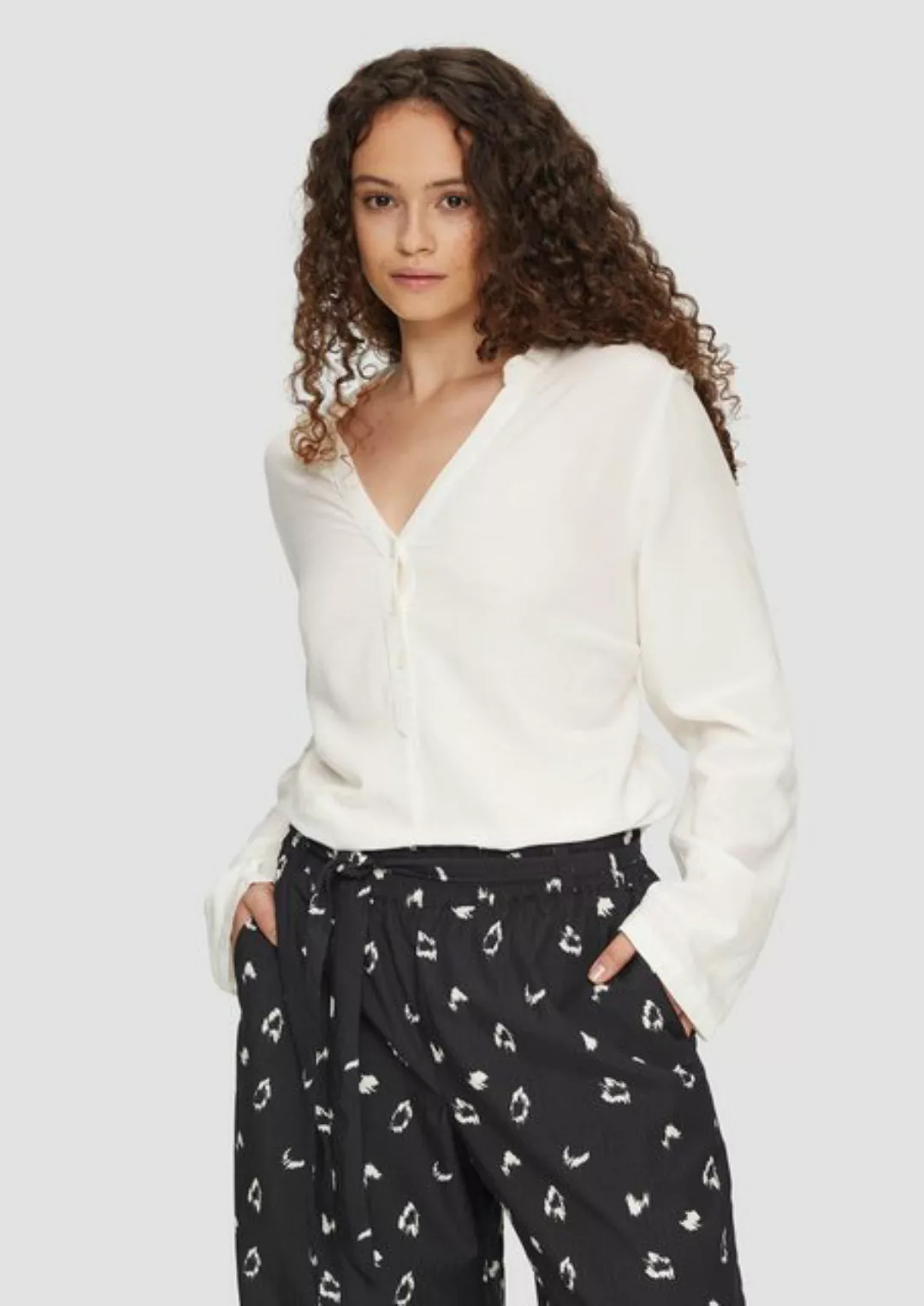 QS Langarmbluse Bluse mit Stehkragen und Knopfleiste günstig online kaufen