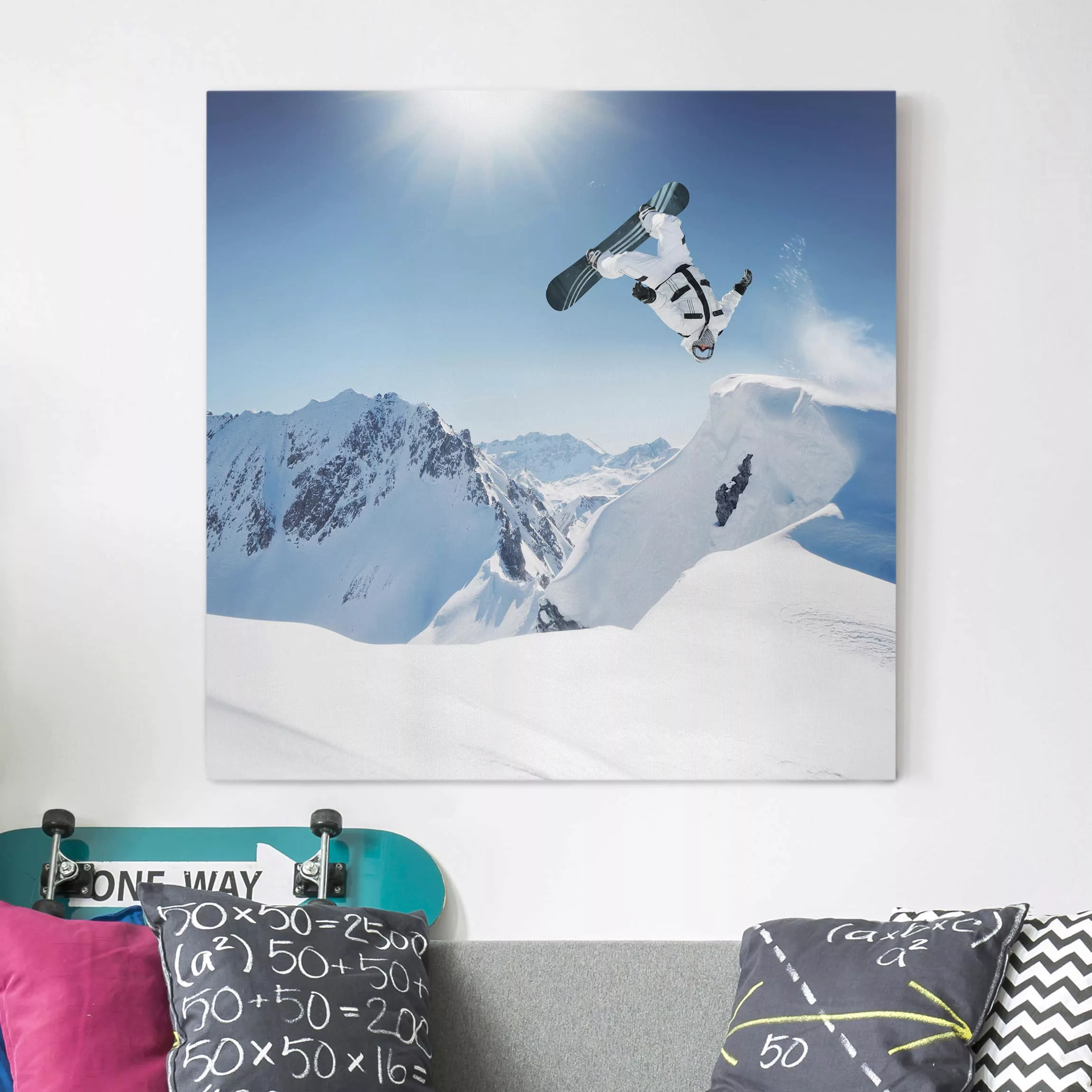 Leinwandbild Kinderzimmer - Quadrat Fliegender Snowboarder günstig online kaufen
