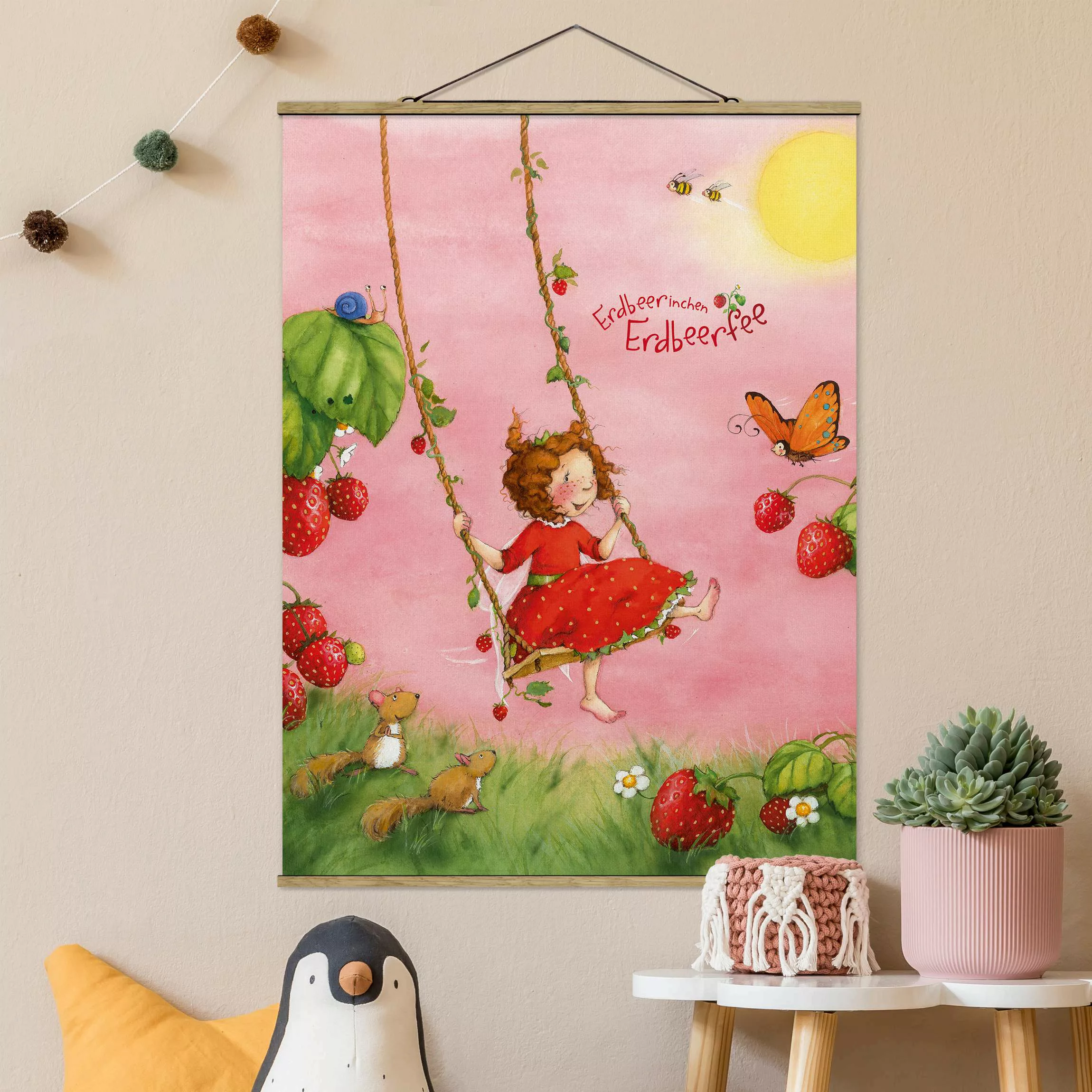 Stoffbild Kinderzimmer mit Posterleisten - Hochformat Erdbeerinchen Erdbeer günstig online kaufen