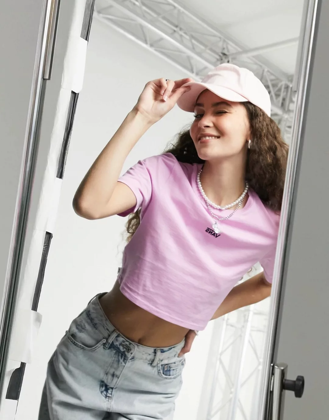 Vans – Flying V – Kurz geschnittenes T-Shirt in Rosa-Lila günstig online kaufen