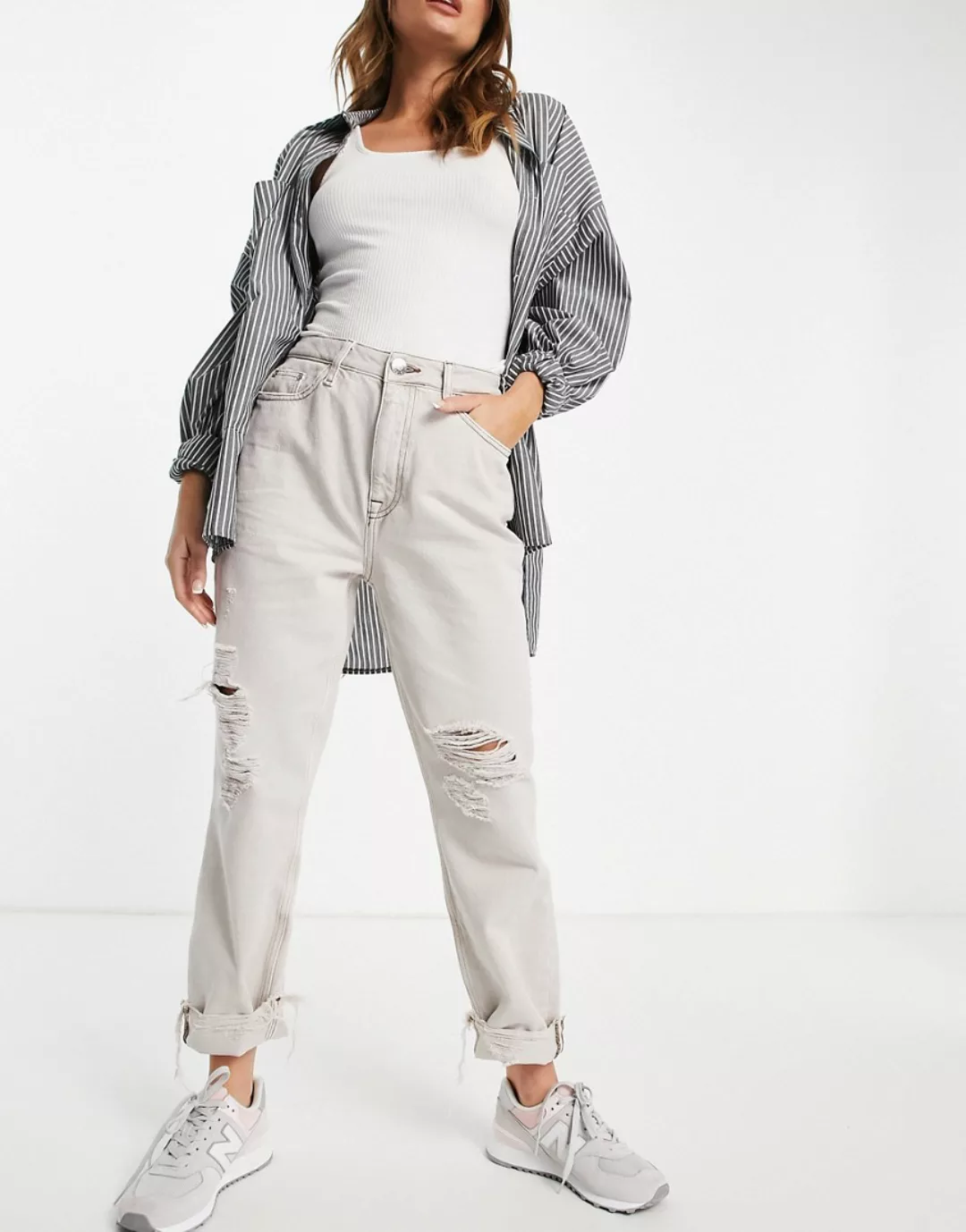 River Island – Mom-Jeans mit Zierrissen am Knie in Ecru-Weiß günstig online kaufen