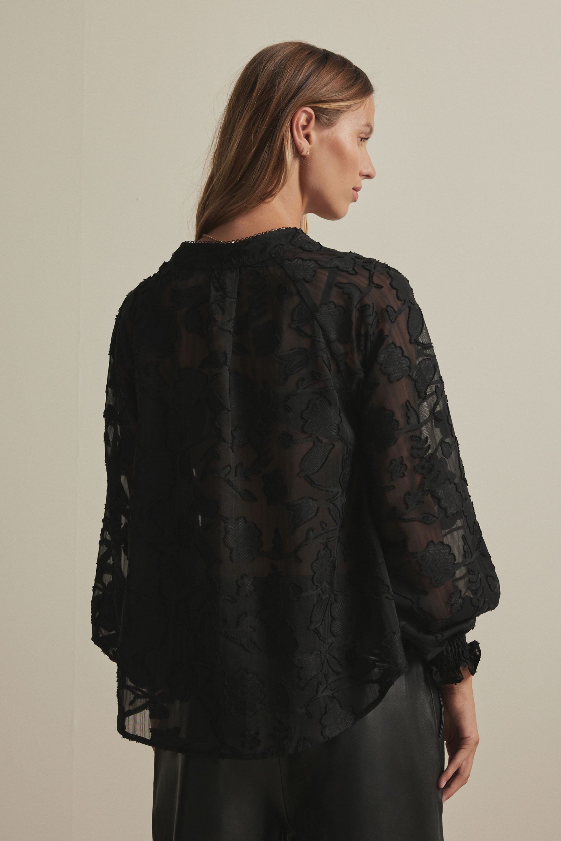 Next Langarmbluse Langärmelige Jacquardbluse mit Bindeausschnitt günstig online kaufen