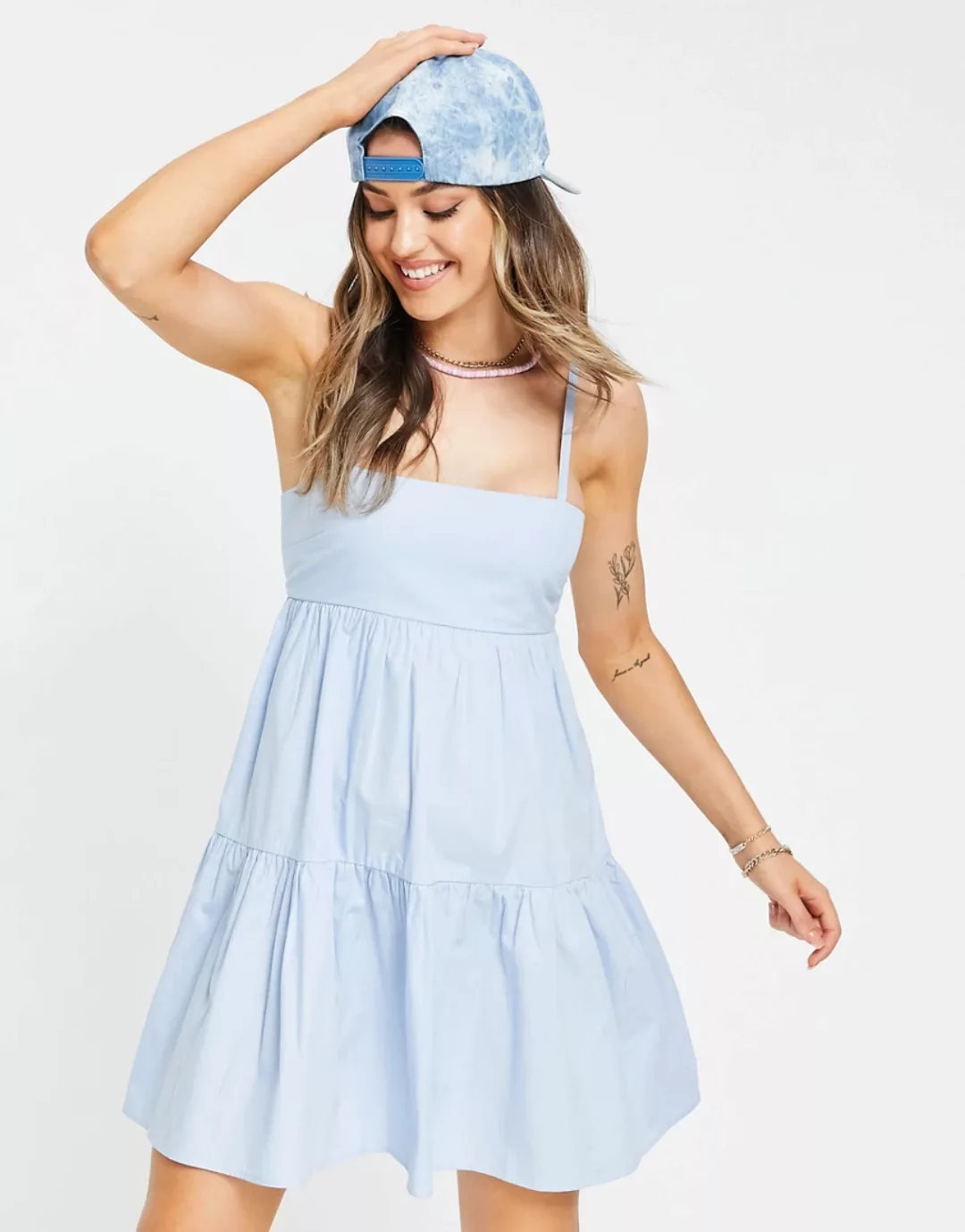 ASOS DESIGN – Gestuftes Mini-Sommerkleid in Blau günstig online kaufen