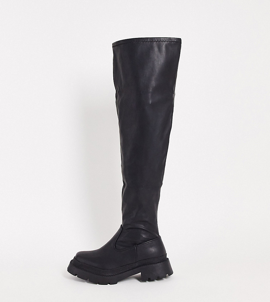 Yours – Kniehohe Stiefel in Schwarz mit flacher, dicker Sohle günstig online kaufen