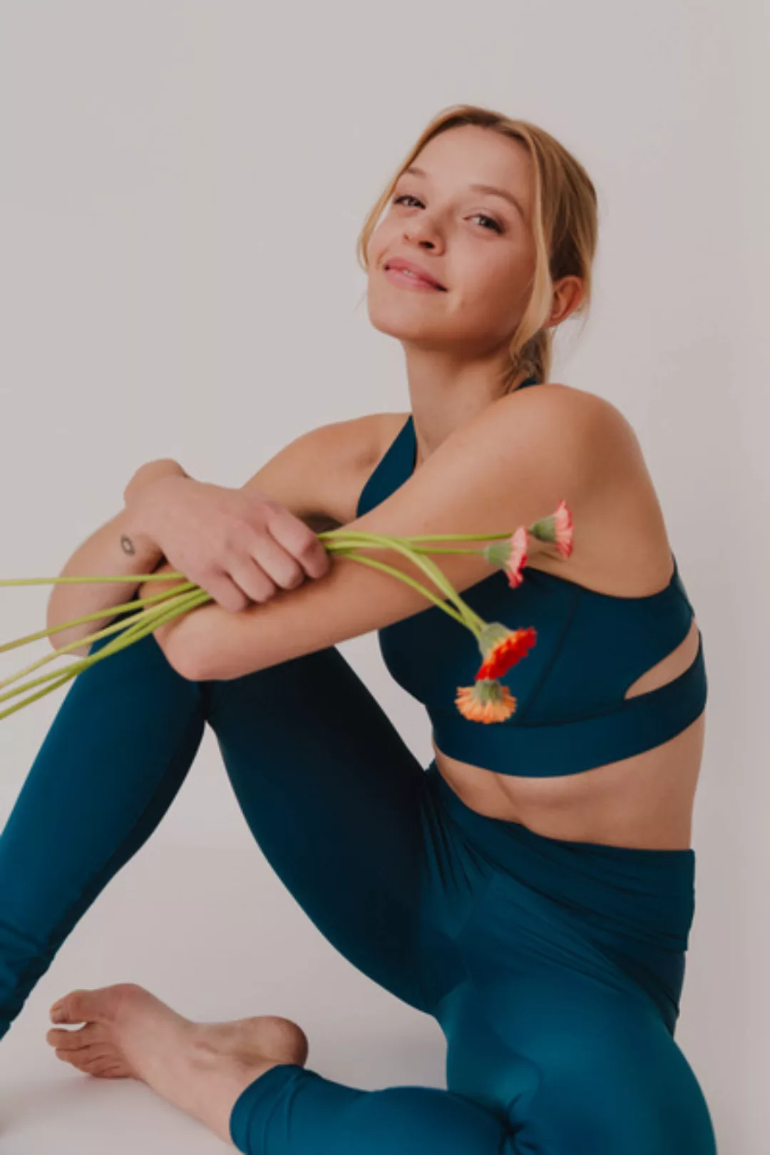 Damen Econyl® Bustier 'Shape My World' Besonnen Mindful Yoga Fashion günstig online kaufen