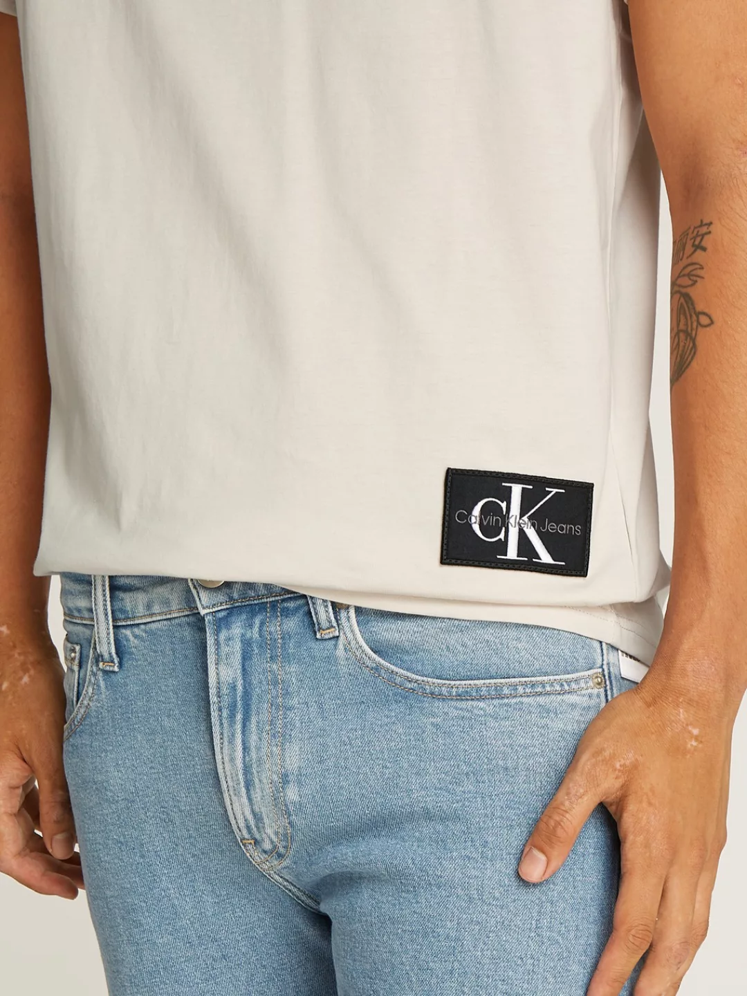 Calvin Klein Jeans T-Shirt "BADGE TURN UP SLEEVE", mit Logopatch günstig online kaufen