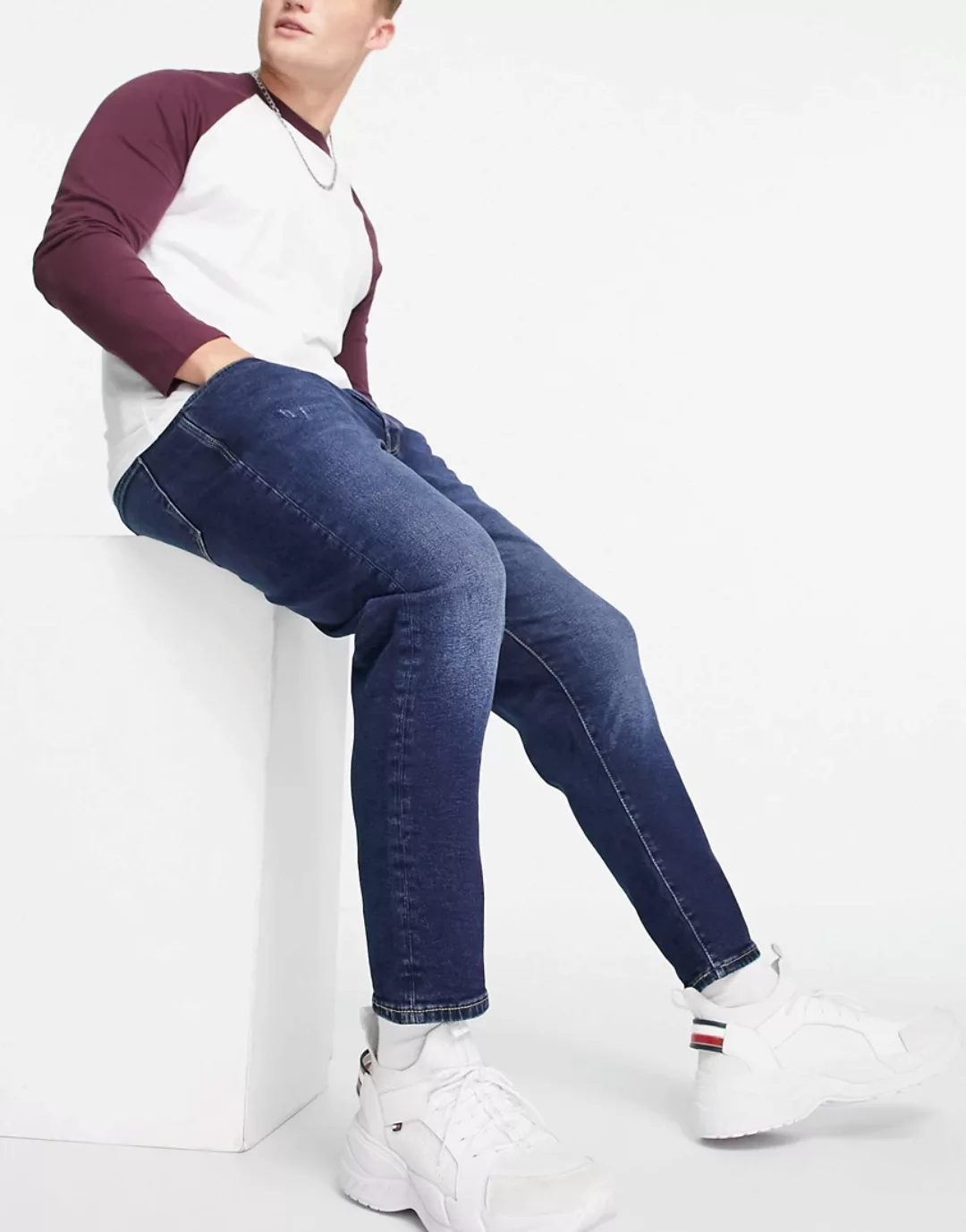 Selected Homme – Legere, kurz geschnittene Jeans in Dunkelblau mit Bio-Baum günstig online kaufen