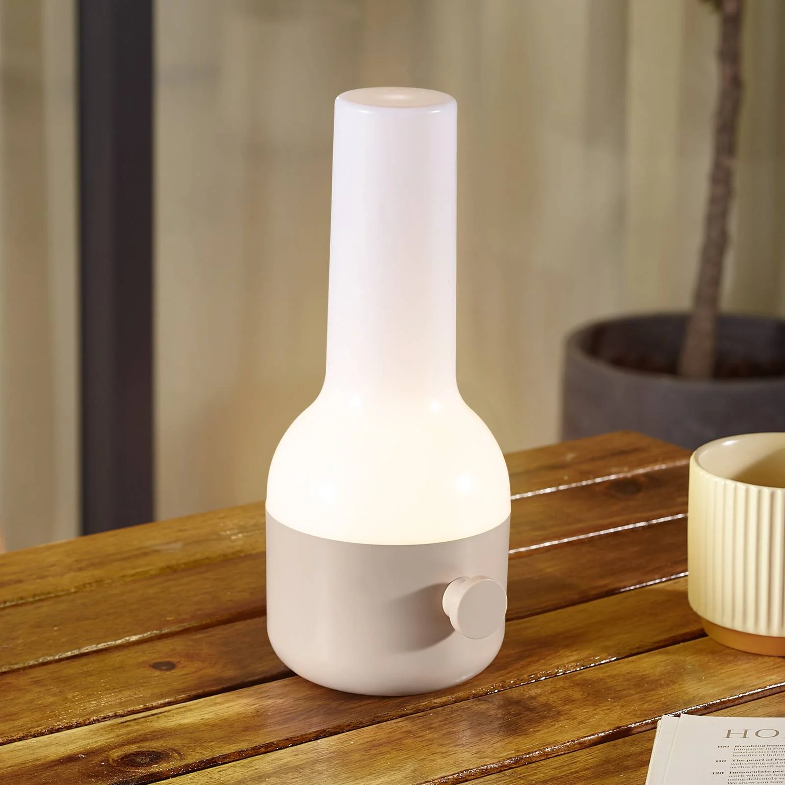 Lindby LED-Akku-Tischleuchte Isaline, beige, dimmbar, IP44 günstig online kaufen