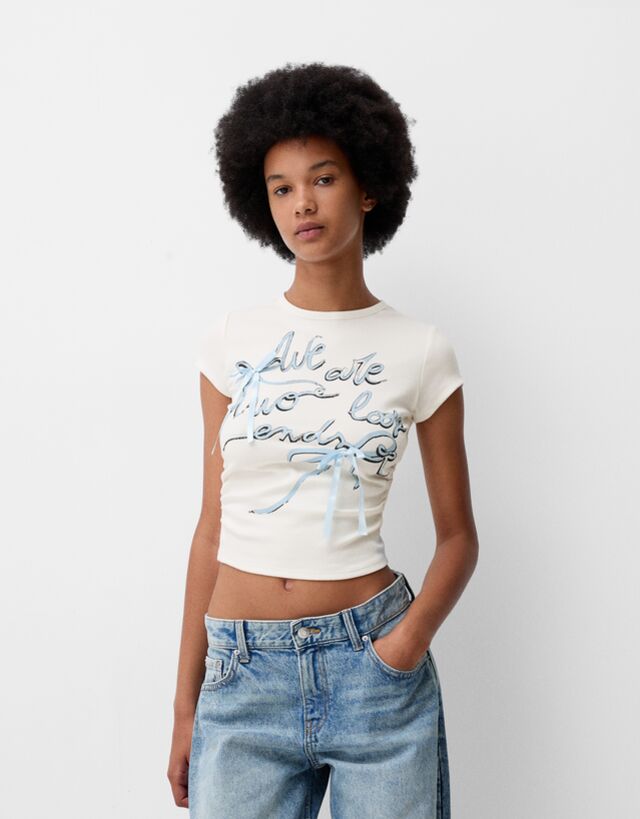 Bershka T-Shirt Mit Kurzen Ärmeln Und Schleifen Damen S Grbrochenes Weiss günstig online kaufen
