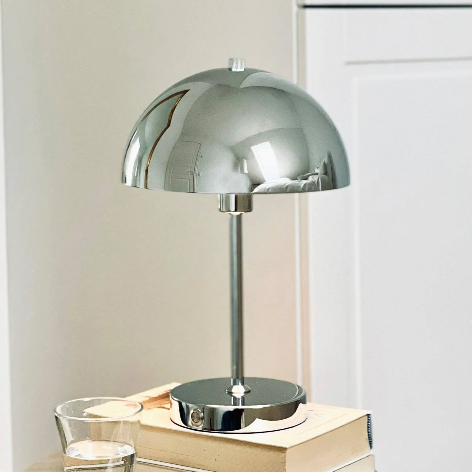 Dyberg Larsen Akku-LED-Tischlampe Stockholm, chrom günstig online kaufen