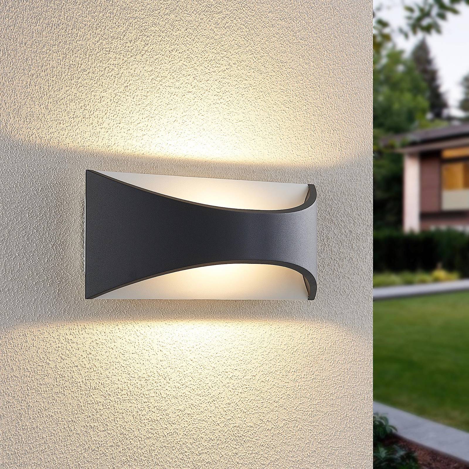 Lindby Mathea LED-Außen-Wandleuchte, Länge 30 cm günstig online kaufen