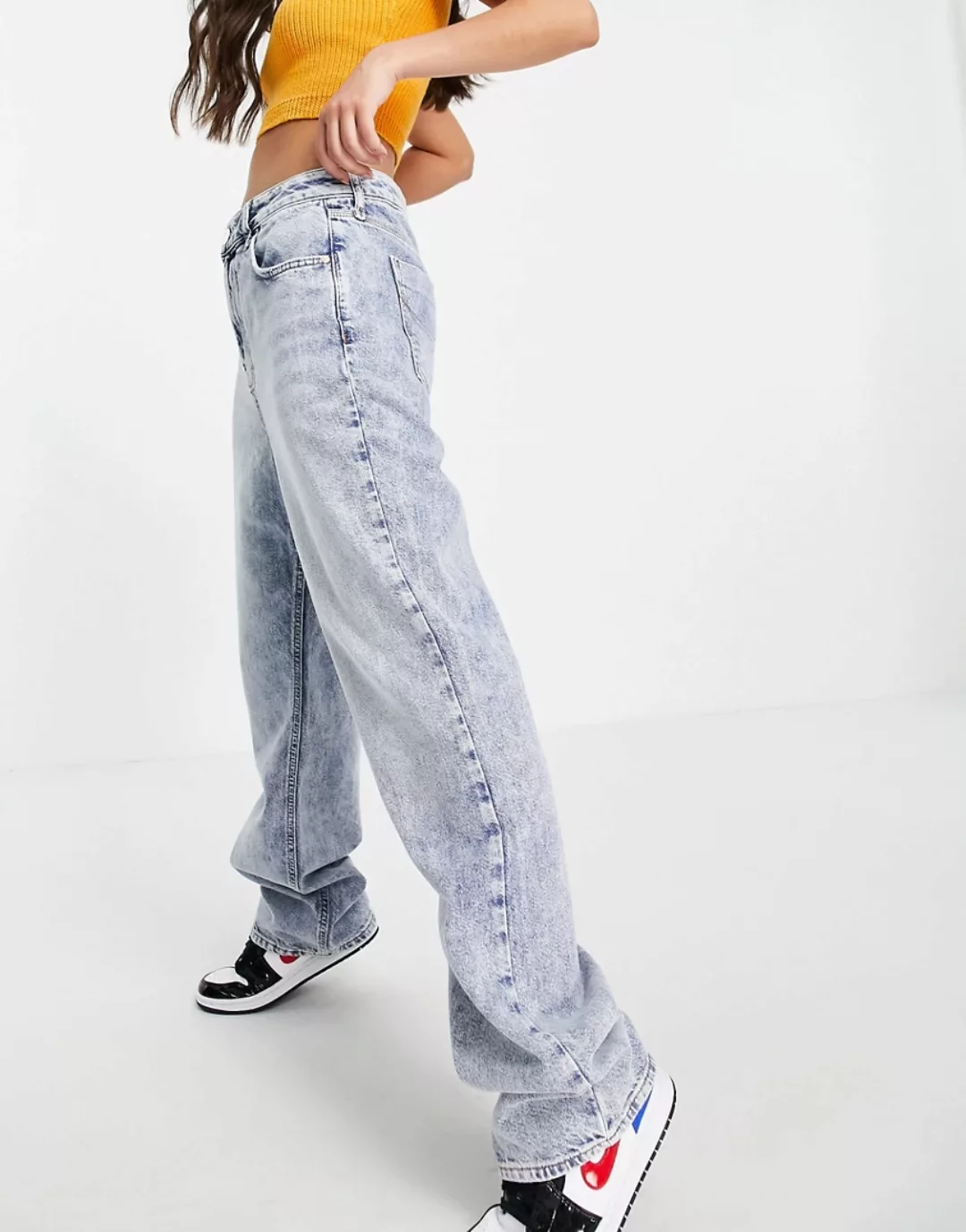 River Island – Gerade geschnittene Jeans im 90er-Stil mit Acid-Waschung in günstig online kaufen