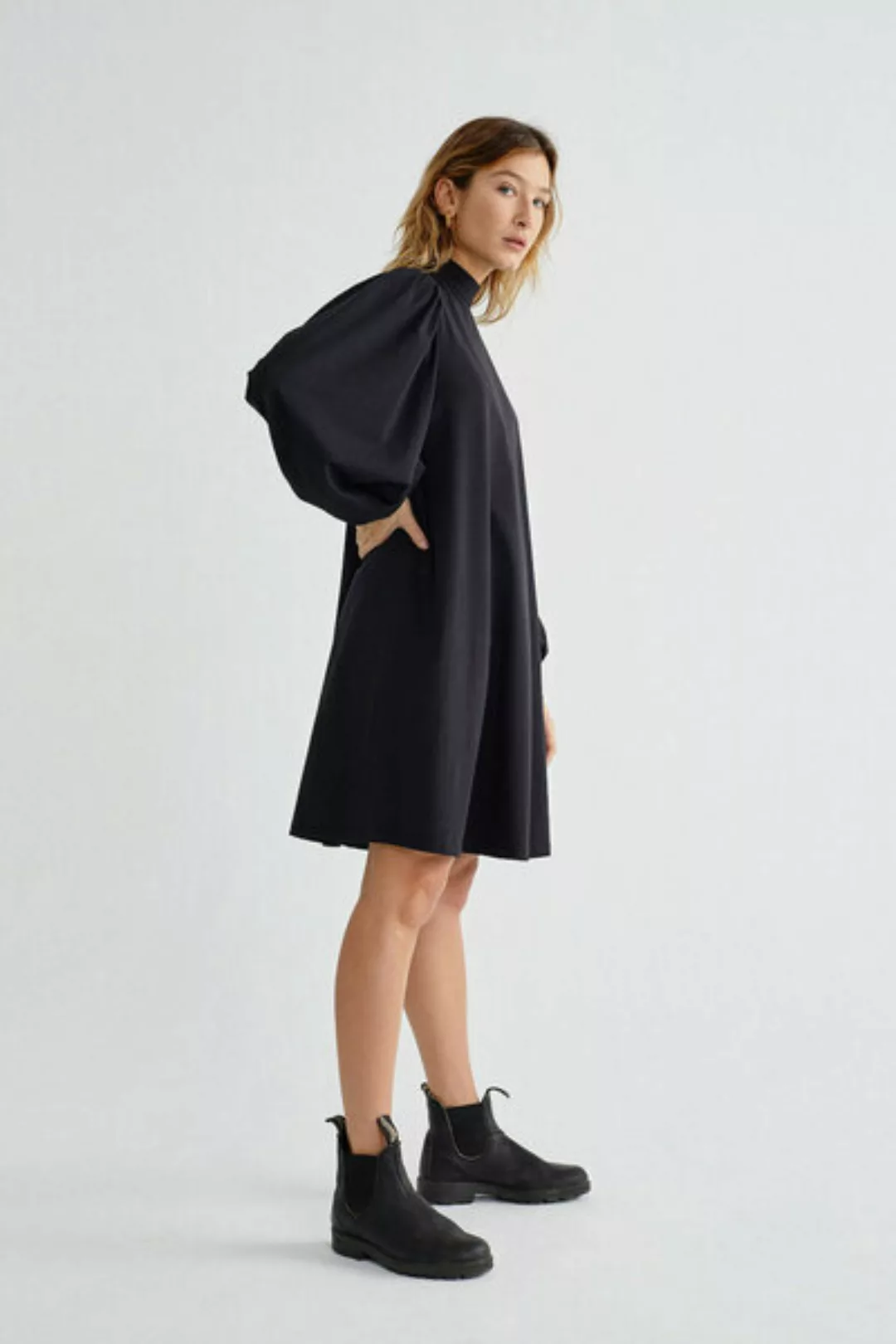 Kleid Mit Weiten Ärmeln - Flora Dress - Schwarz günstig online kaufen