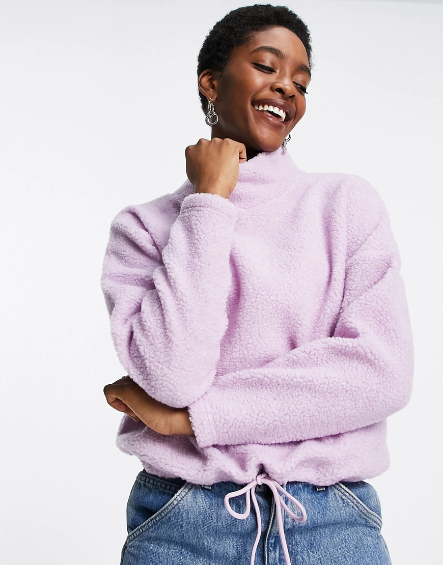 Only – Kurz geschnittenes Sweatshirt aus Teddyfell in Flieder-Violett günstig online kaufen