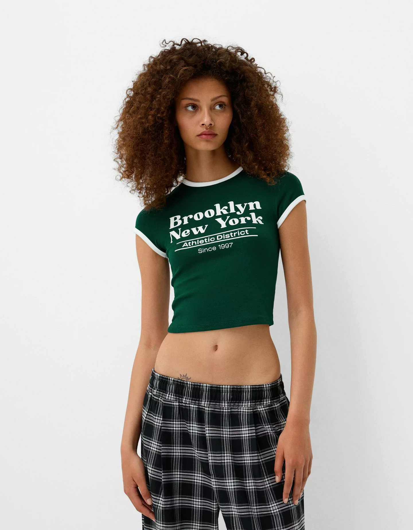 Bershka Kontrastfarbenes T-Shirt Damen Xs Grün günstig online kaufen