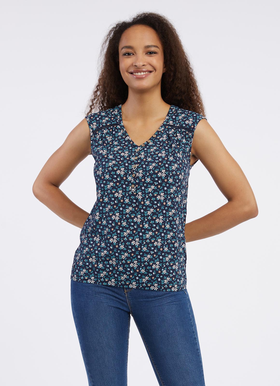 Ragwear V-Shirt "SALTTY B", V-Ausschnitt mit Zierknöpfen im Relax Fit günstig online kaufen