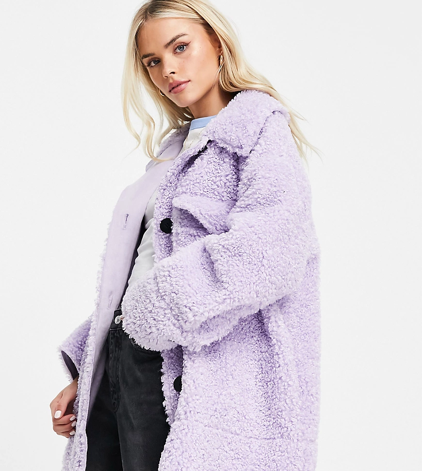 ASOS DESIGN Petite – Verstärkte Hemdjacke aus Teddyfell in Flieder-Violett günstig online kaufen