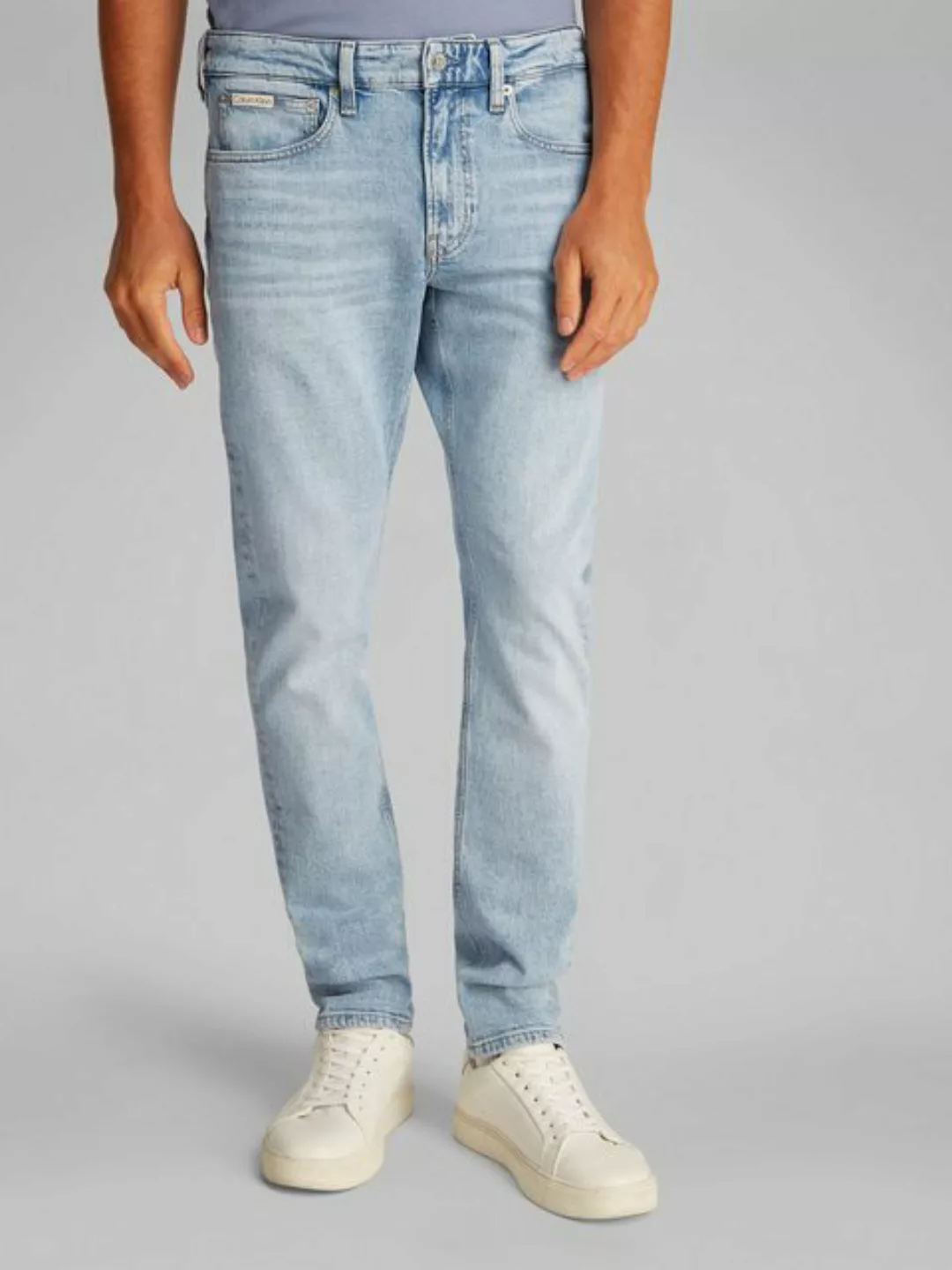 Calvin Klein Jeans Tapered-fit-Jeans SLIM TAPER in hellblauer Waschung günstig online kaufen